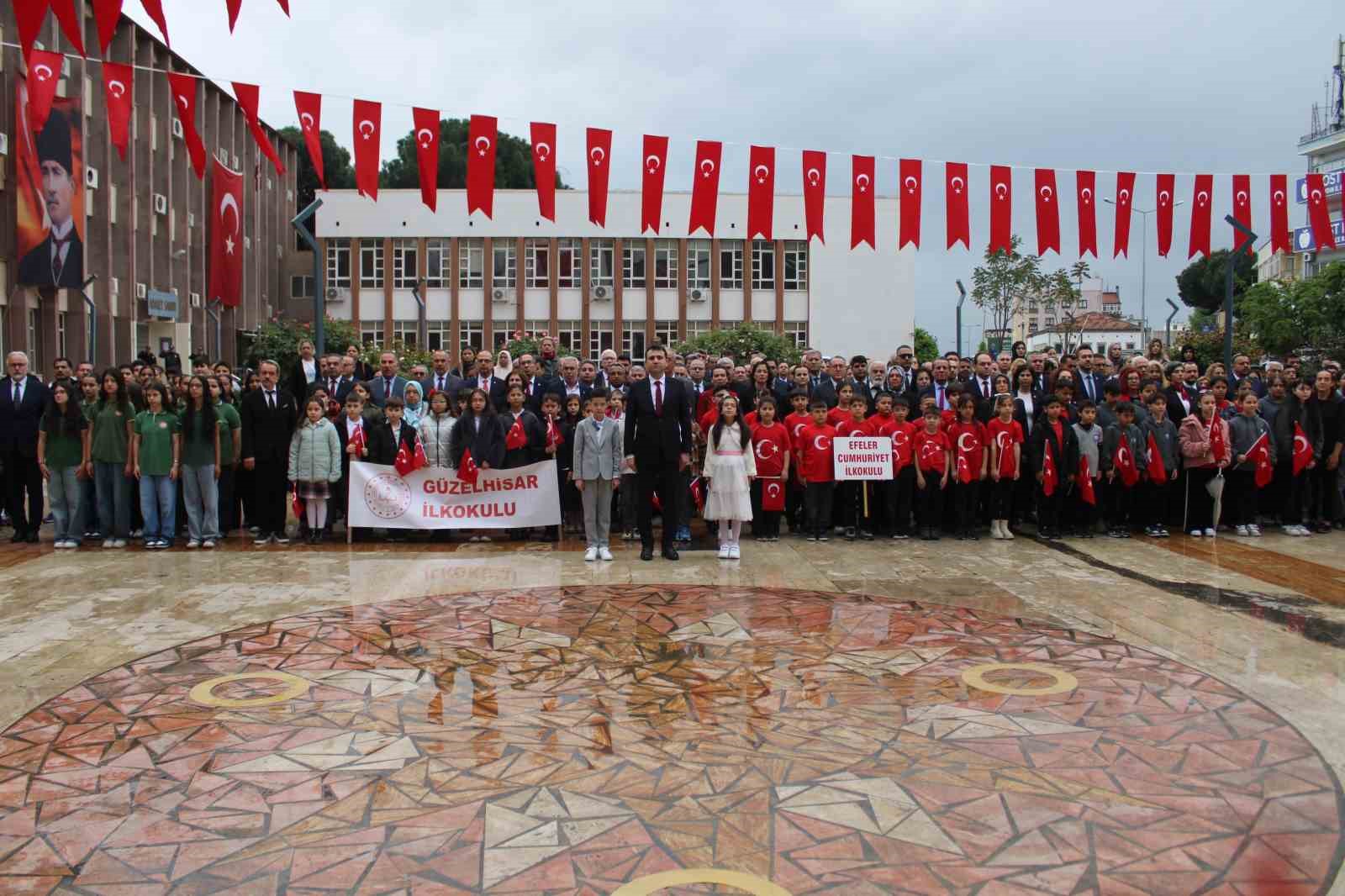 Aydın’da 23 Nisan kutlamaları çelenk sunumuyla başladı
