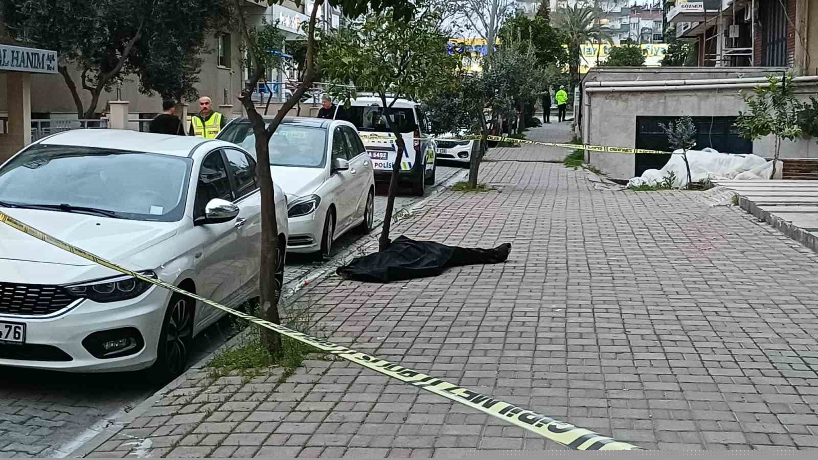 Aydın’da 4 kattan zemine düşen 16 yaşındaki kız çocuğu hayatını kaybetti
