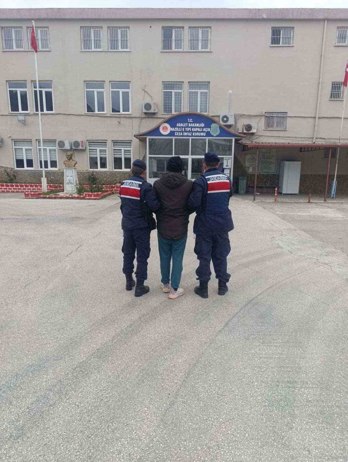 Aydın’da aranan şahıslar jandarmadan kaçamadı
