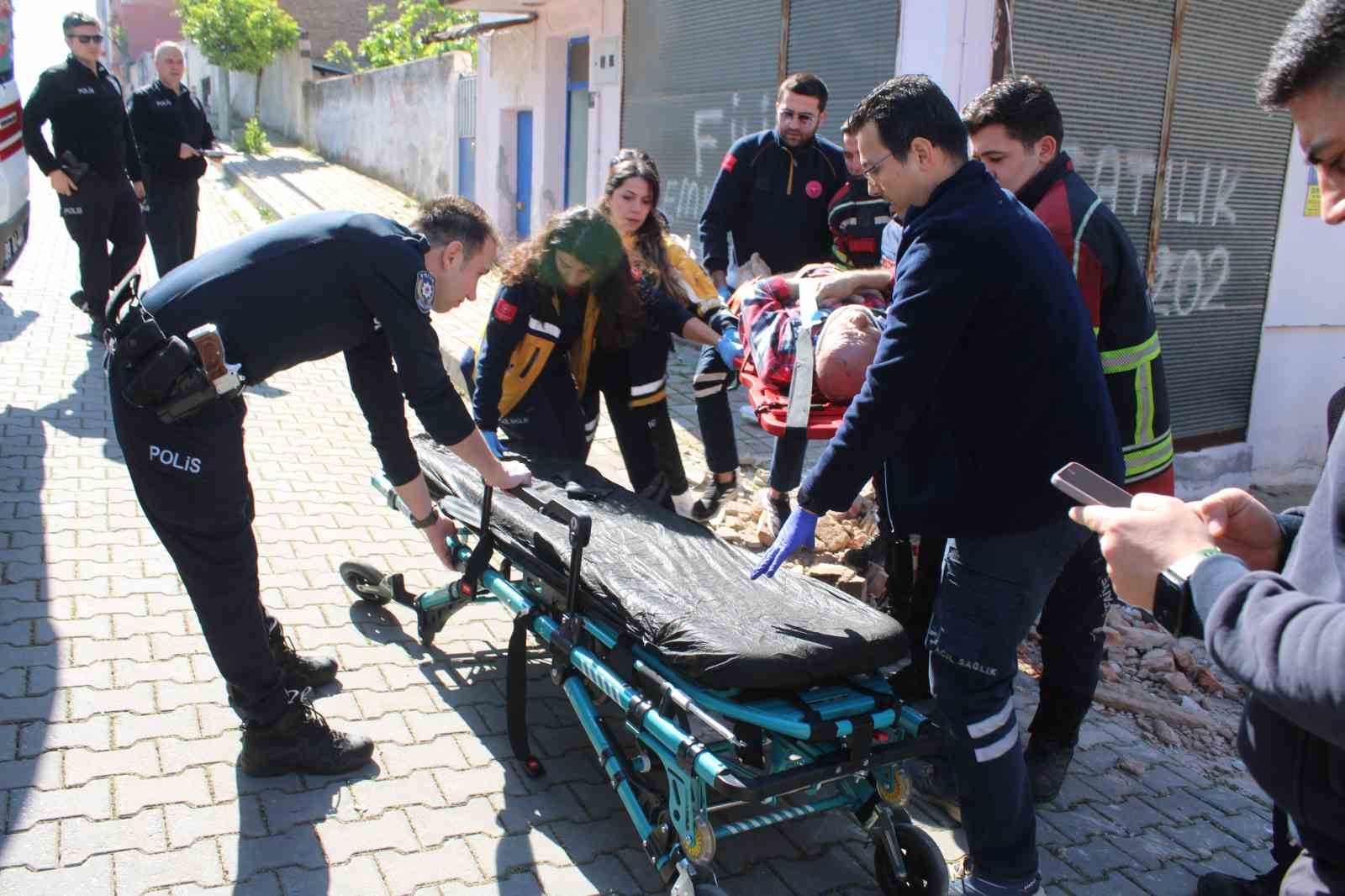 Aydın’da balkon çöktü: 2 yaralı
