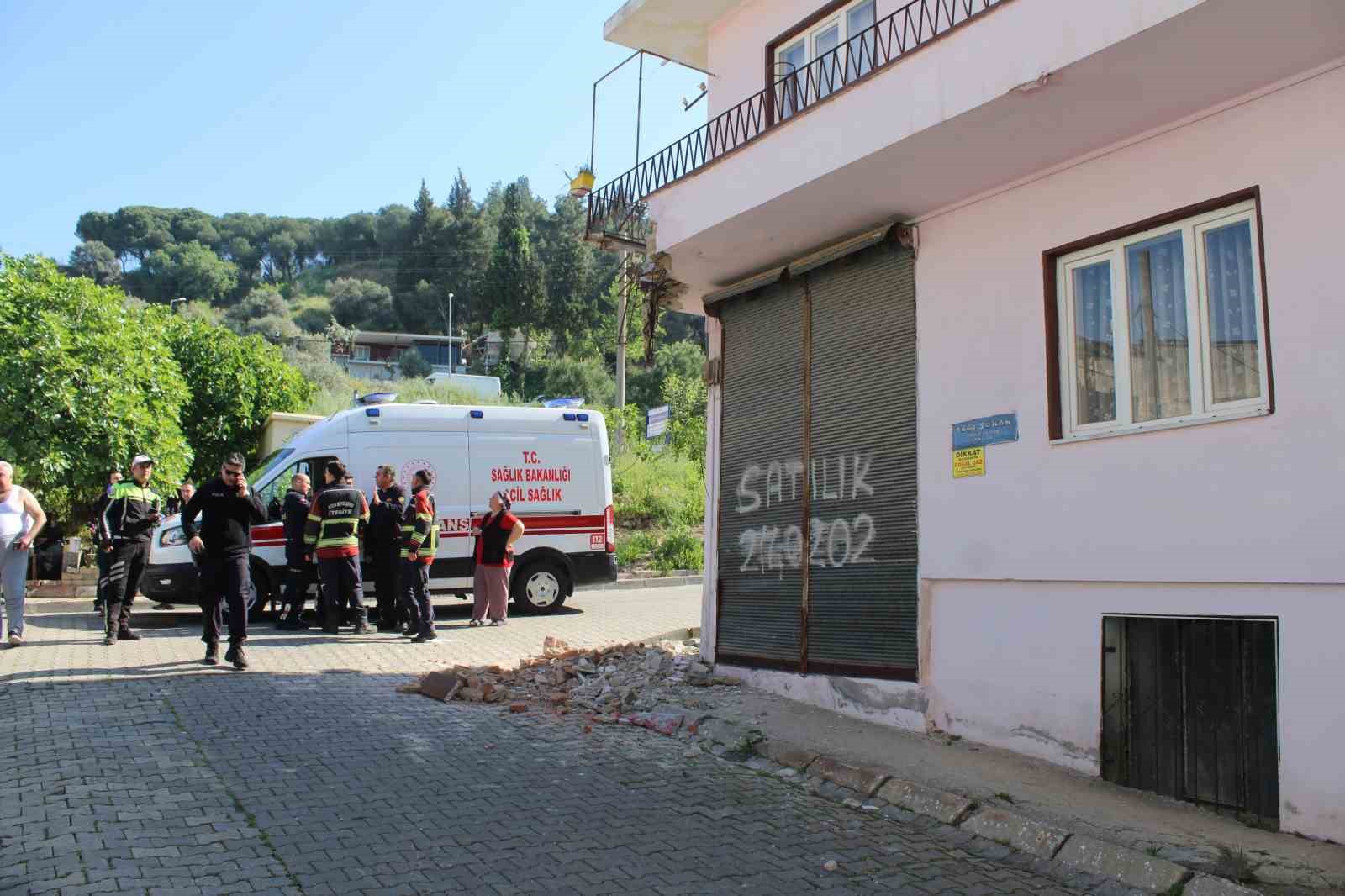 Aydın’da balkon çöktü: 2 yaralı
