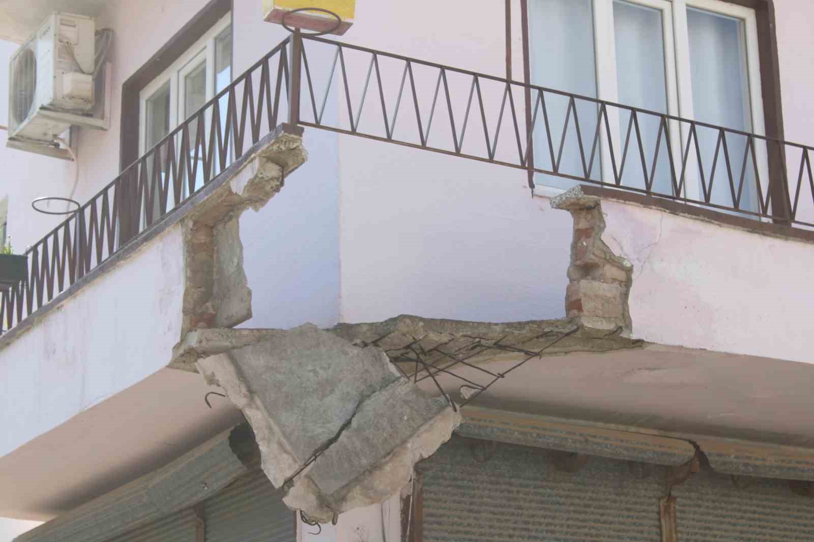 Aydın’da balkon çöktü: 2 yaralı
