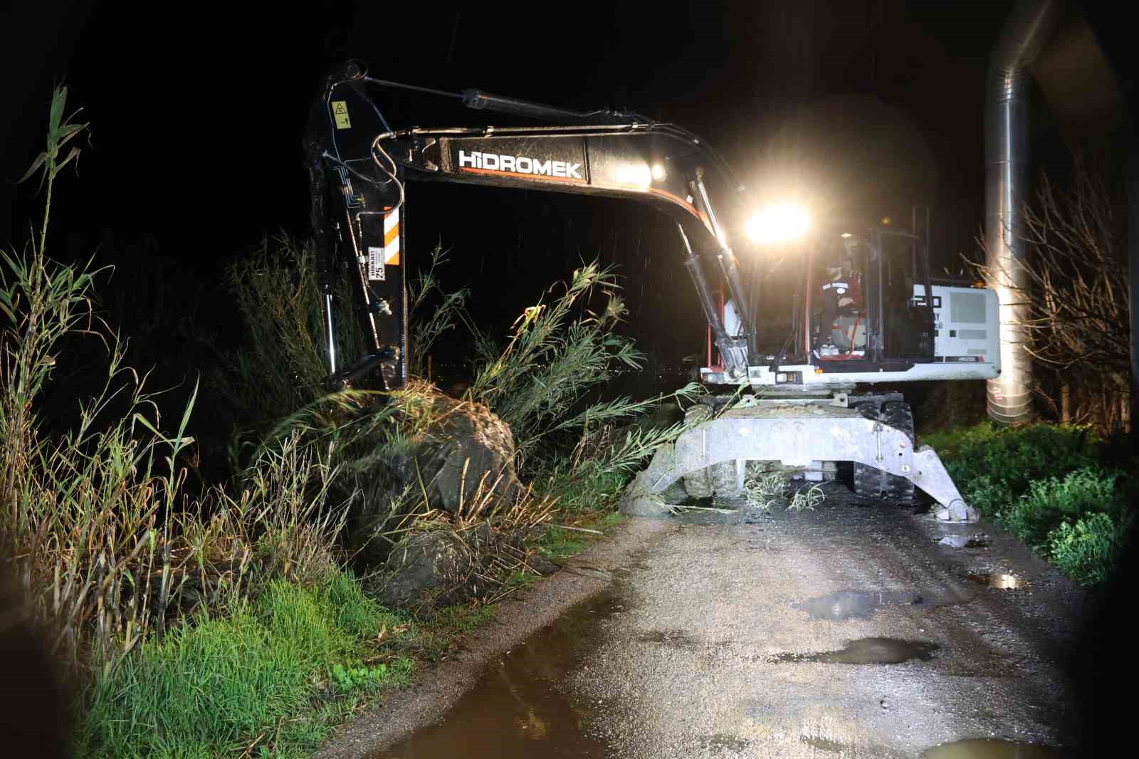 Aydın’da Emirdoğan Çayı taştı
