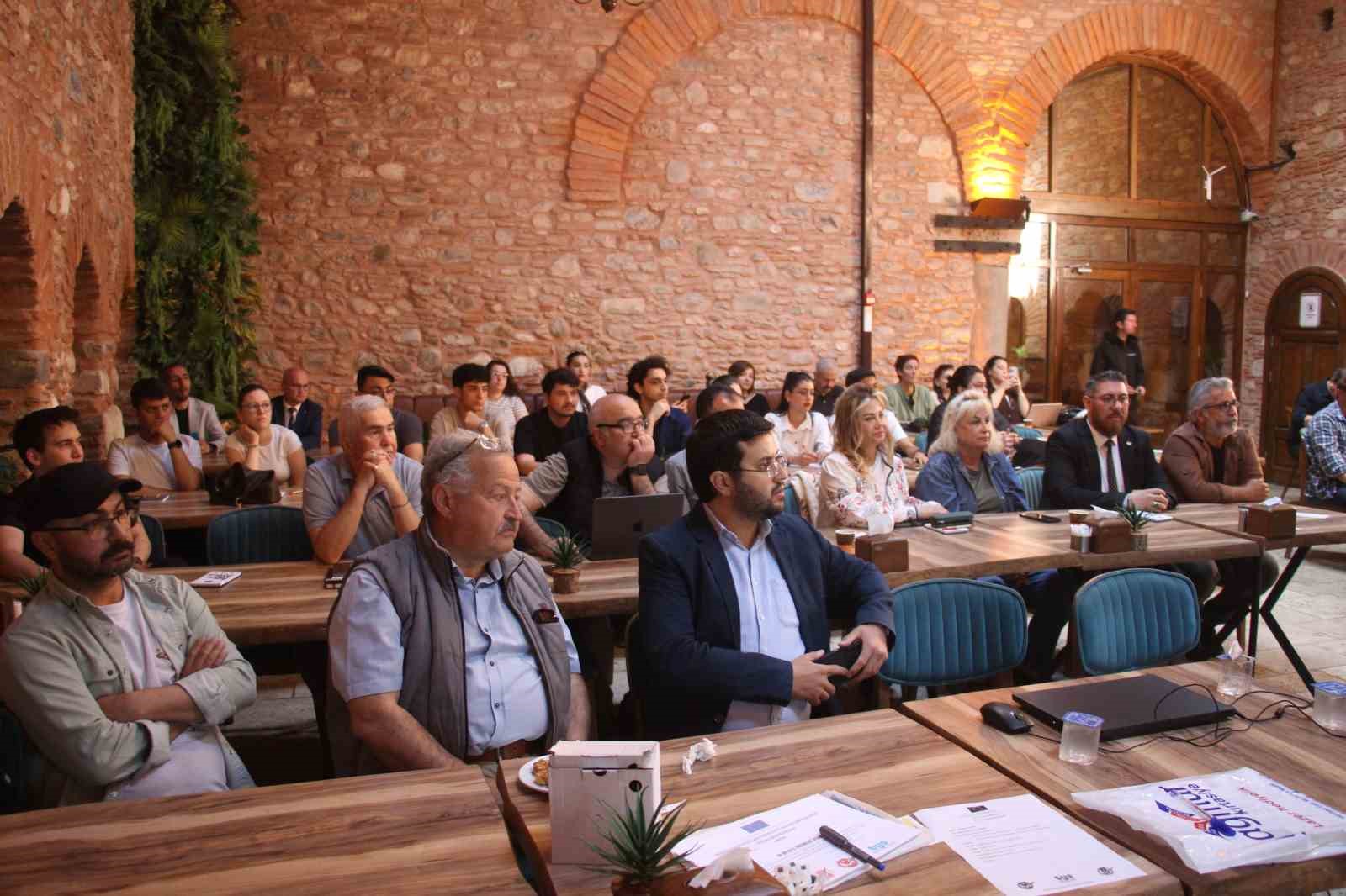 Aydın’da gazetecilere dijital medya ve yapay zeka eğitimi
