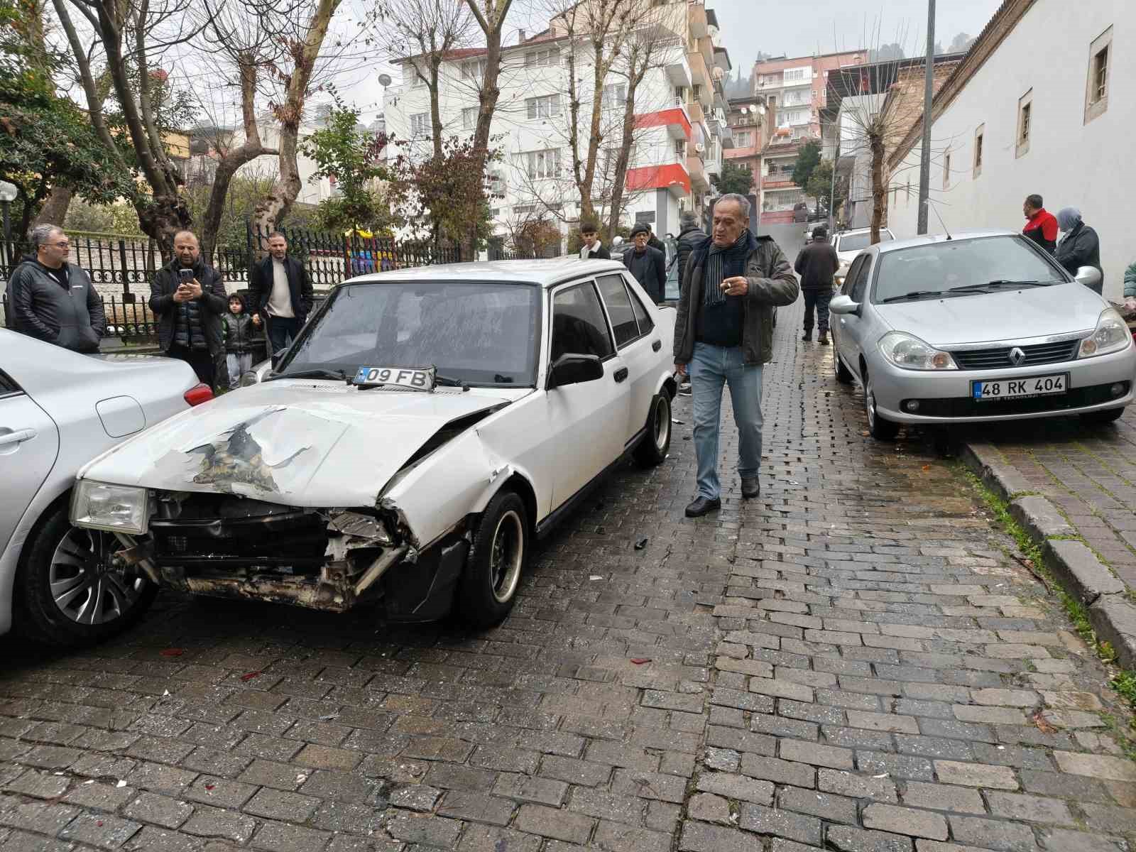 Aydın’da ilginç kaza, şoförün biri kaçtı, diğeri alkollü çıktı
