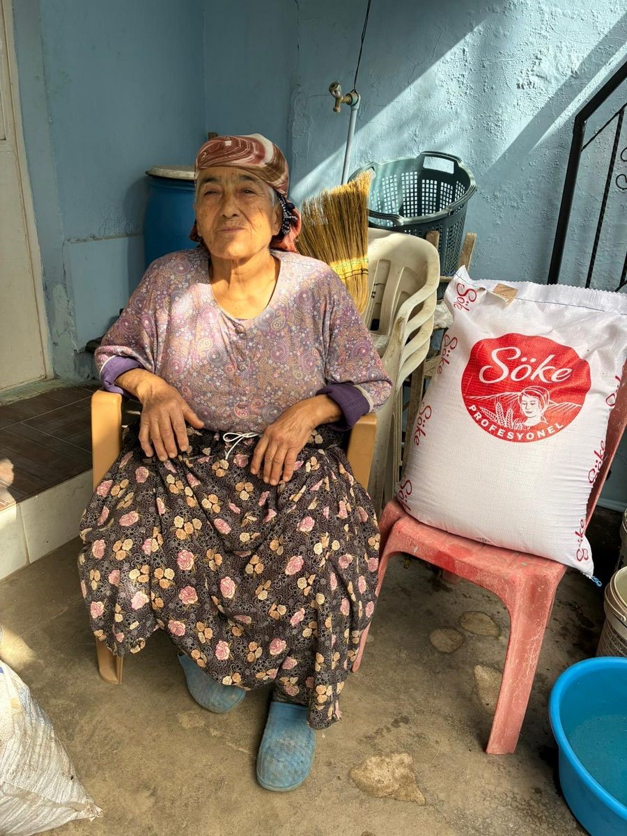 Aydın’da ilk leyleği gördü, bir çuval unu kaptı
