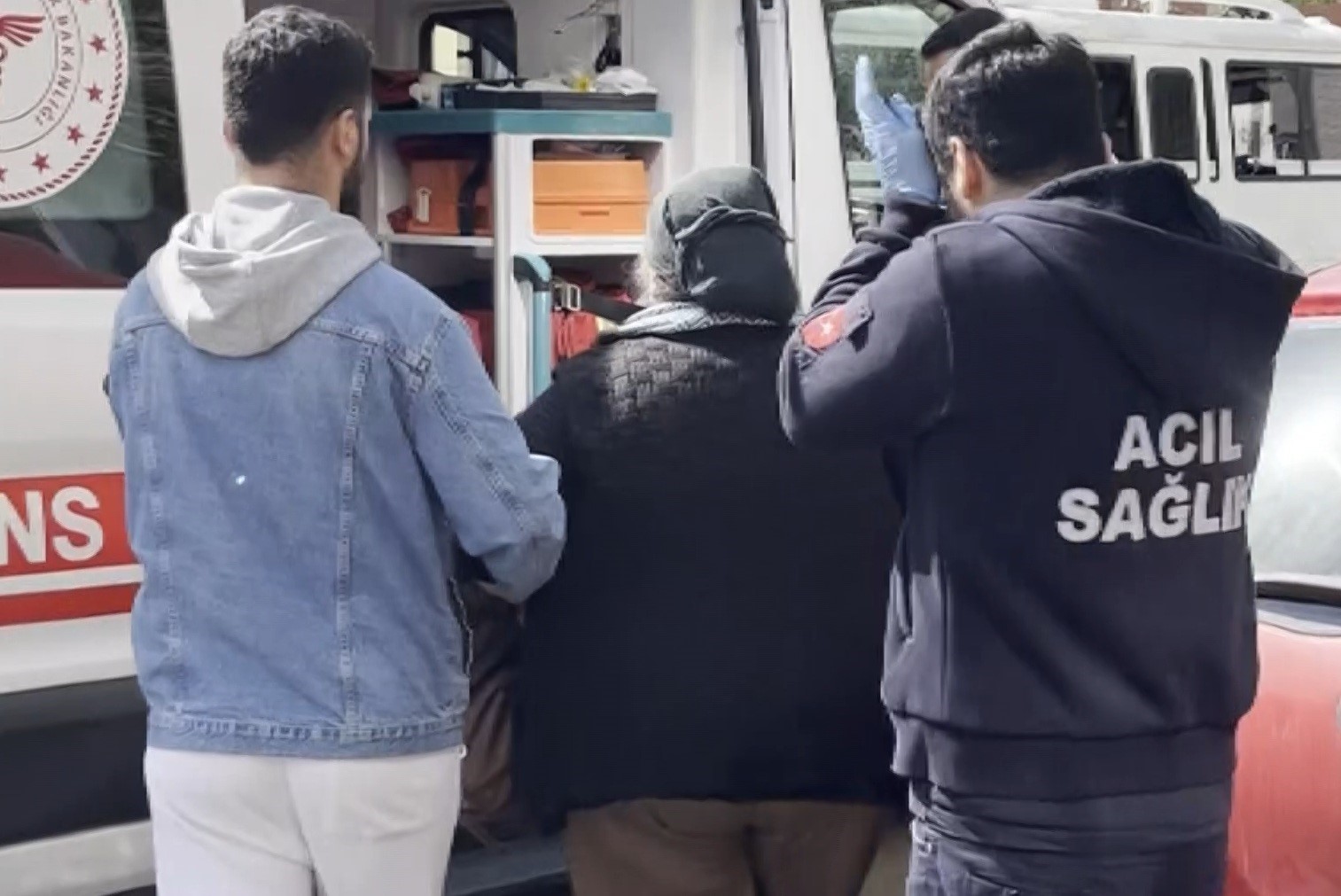 Aydın’da ’indirimli eşya’ izdihamı: Ezilen ve bayılan vatandaşlar hastaneye kaldırıldı
