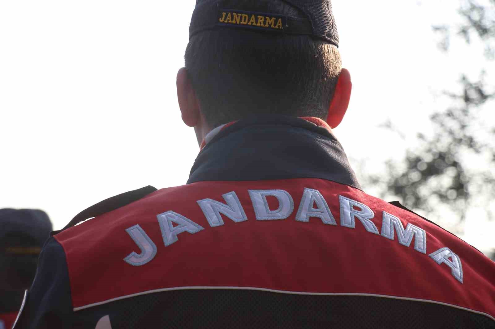 Aydın’da jandarma ekipleri tarafından bir haftada 232 kişi yakalandı
Aydın’da jandarma ekipleri tarafından bir haftada 232 kişi yakalandı