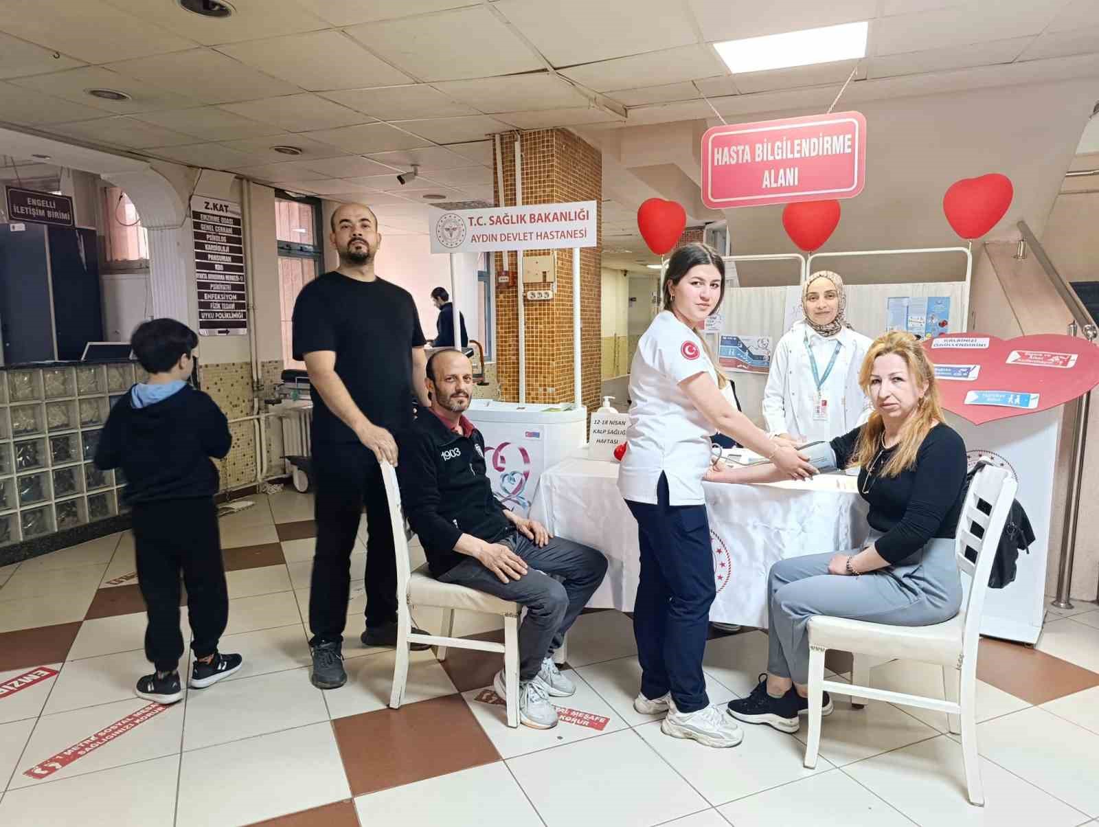 Aydın’da Kalp Sağlığı Haftası’nda farkındalık standı yoğun ilgi gördü
