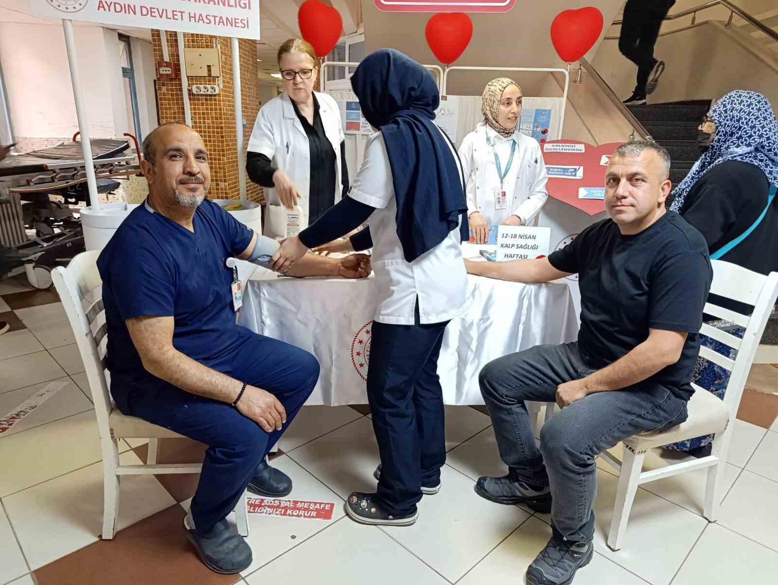 Aydın’da Kalp Sağlığı Haftası’nda farkındalık standı yoğun ilgi gördü
