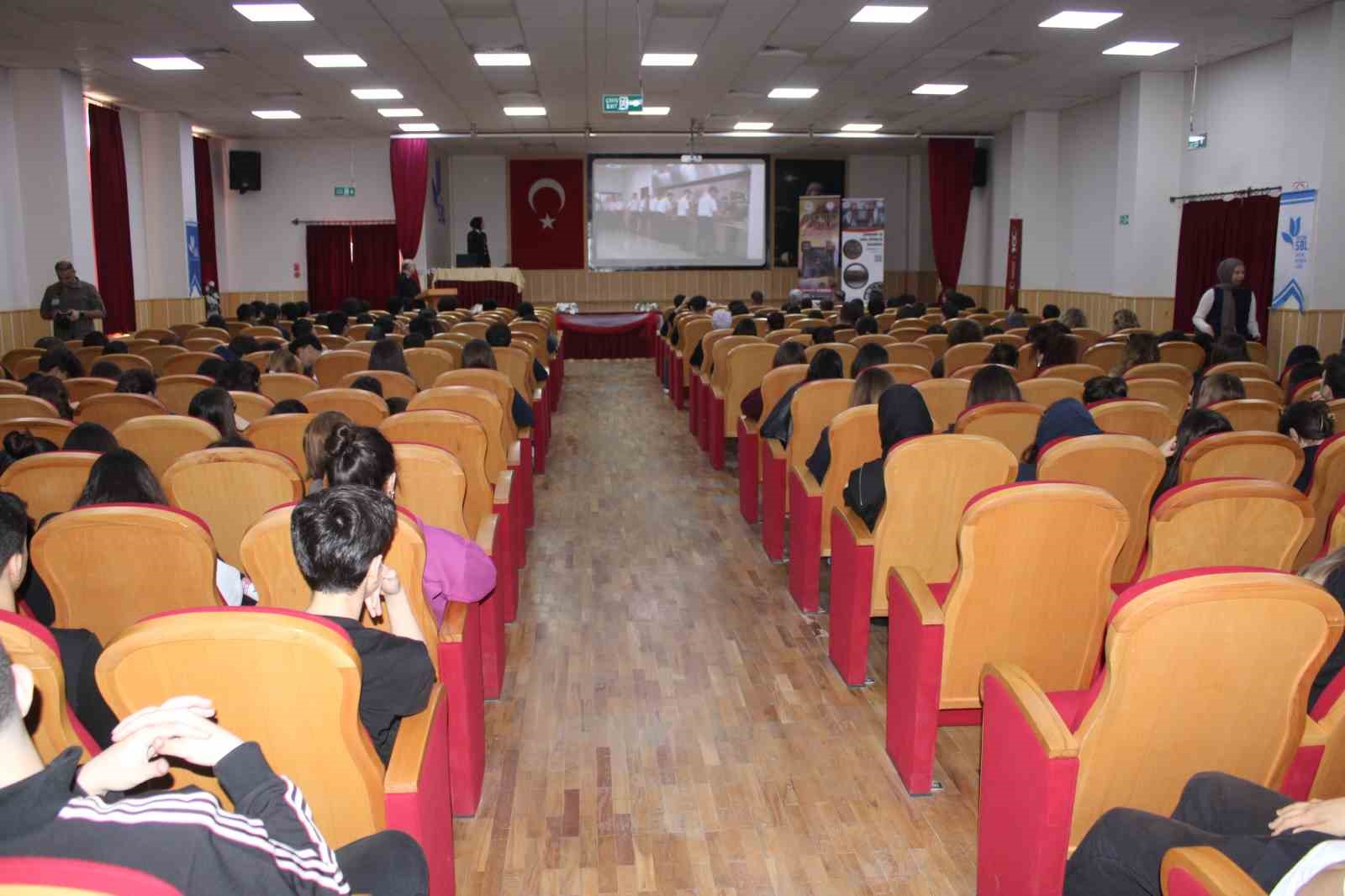 Aydın’da liseli gençlere jandarma okulları tanıtıldı
Aydın’da liseli gençlere jandarma okulları tanıtıldı