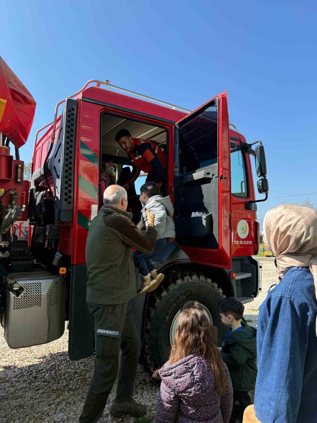 Aydın’da minik öğrencilere orman ve doğa sevgisi aşılandı
