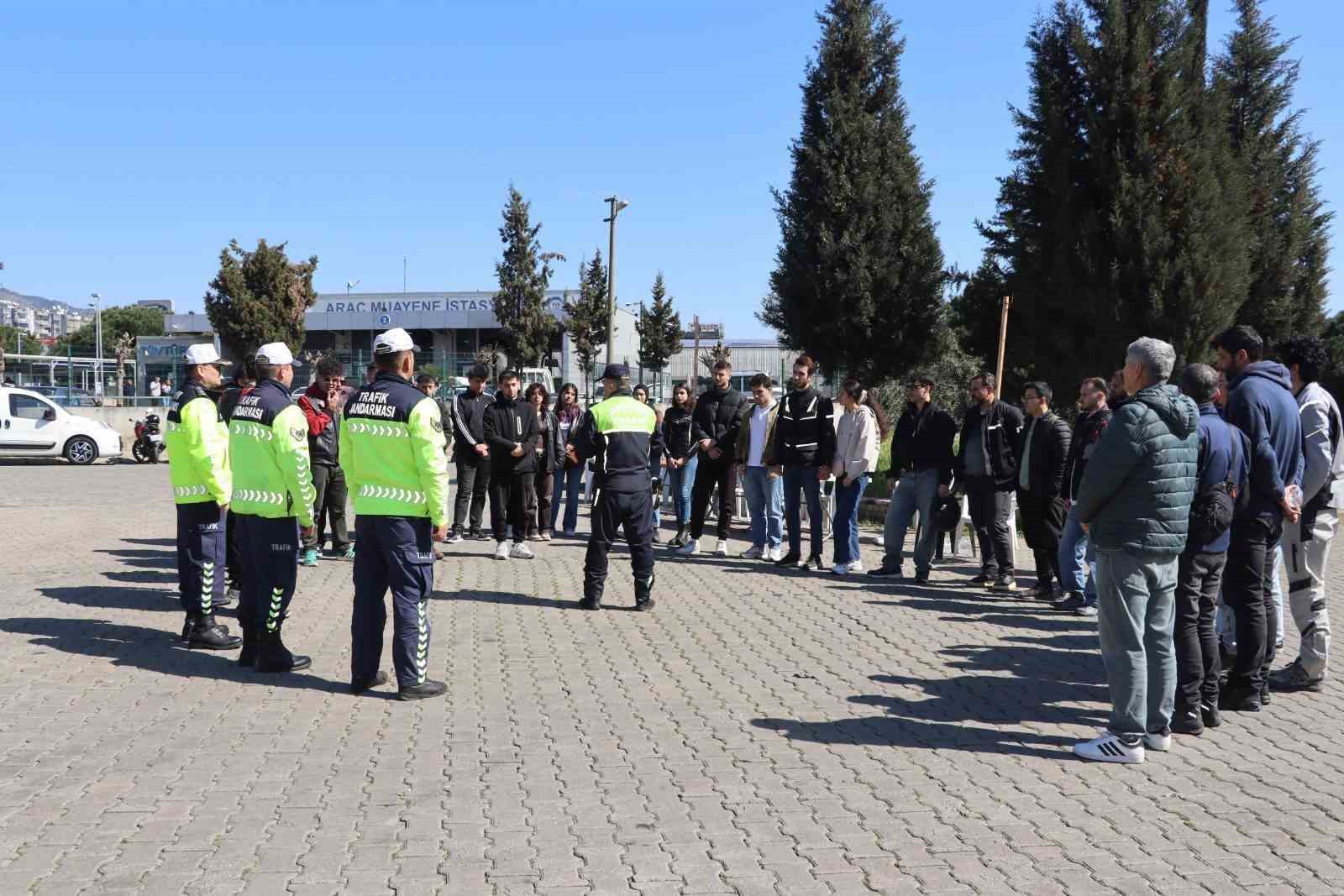 Aydın’da motosiklet sürücülerine güvenli sürüş eğitimi
