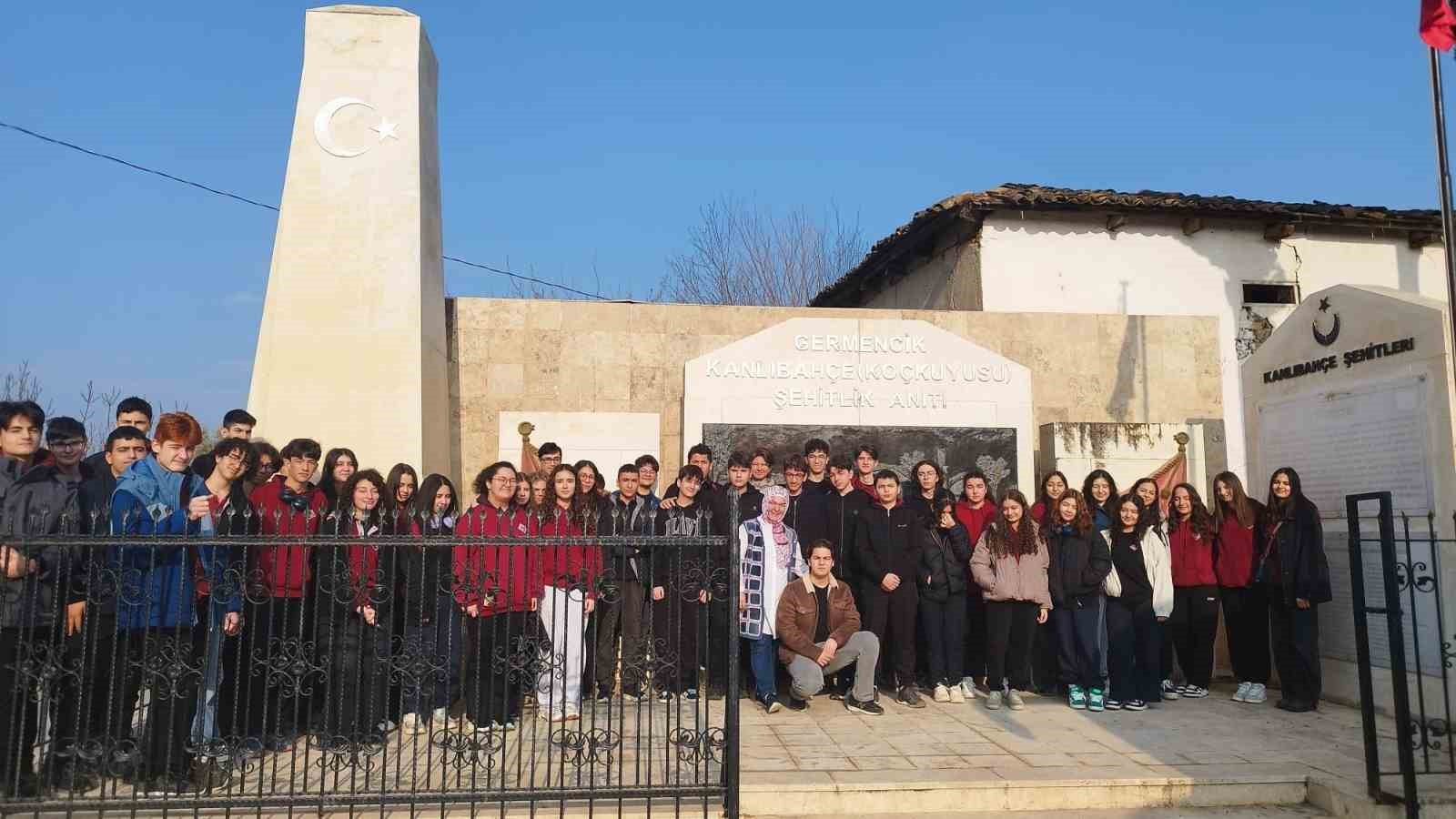 Aydın’da öğrenciler şehitleri andı
