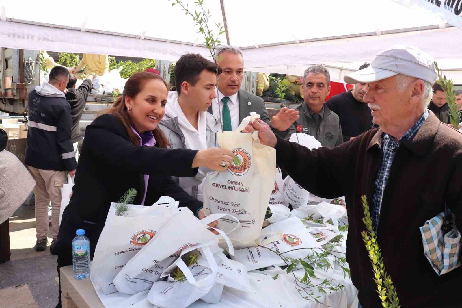 Aydın’da Orman Haftası kapsamında 6 bin fidan ücretsiz dağıtıldı
