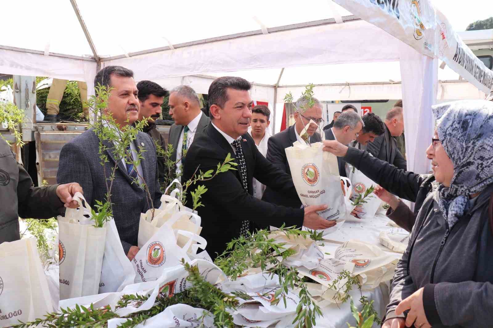 Aydın’da Orman Haftası kapsamında 6 bin fidan ücretsiz dağıtıldı

