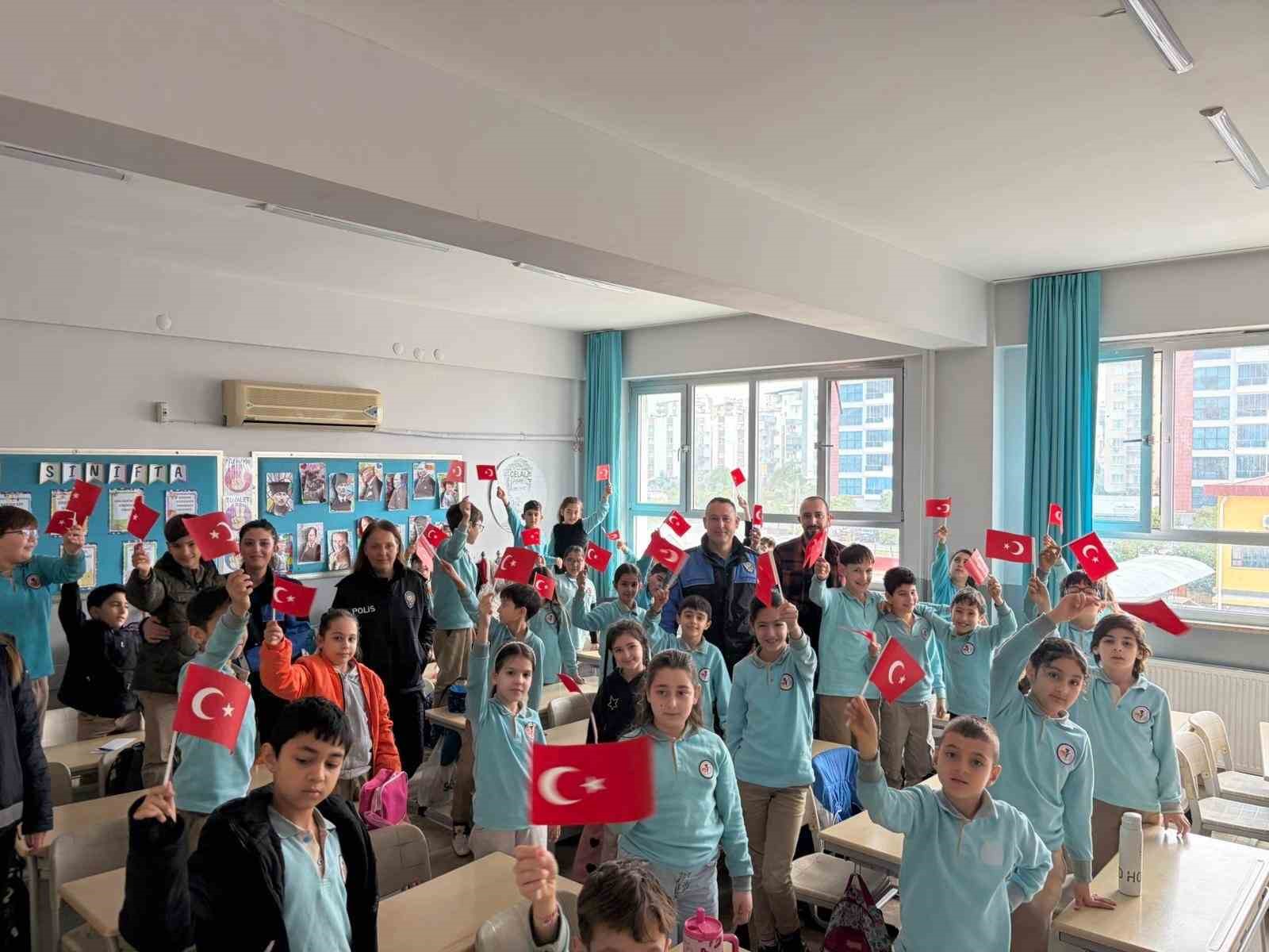 Aydın’da polislerden öğrencilere bilgilendirme
