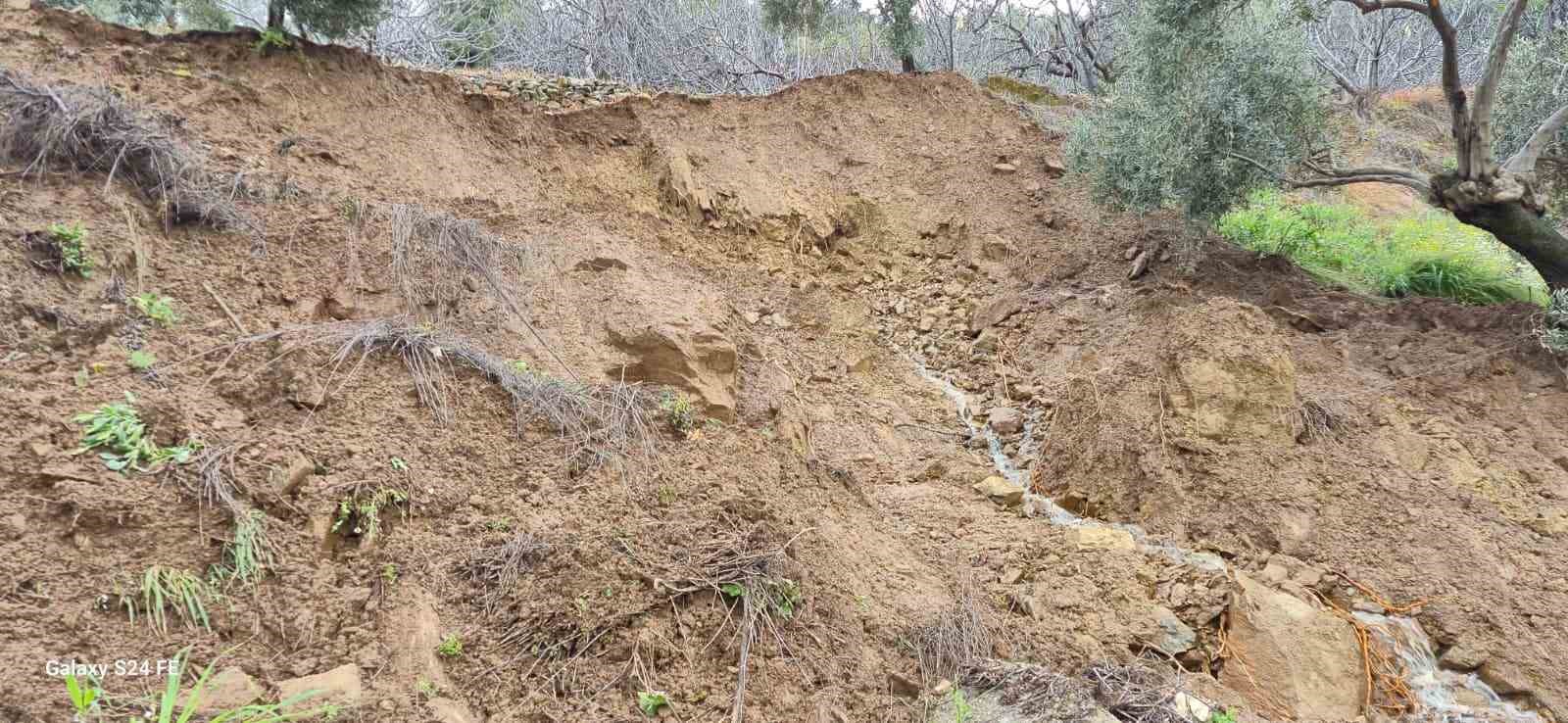 Aydın’da sağanak yağışlar sonrası dağlarda heyelan oluştu
