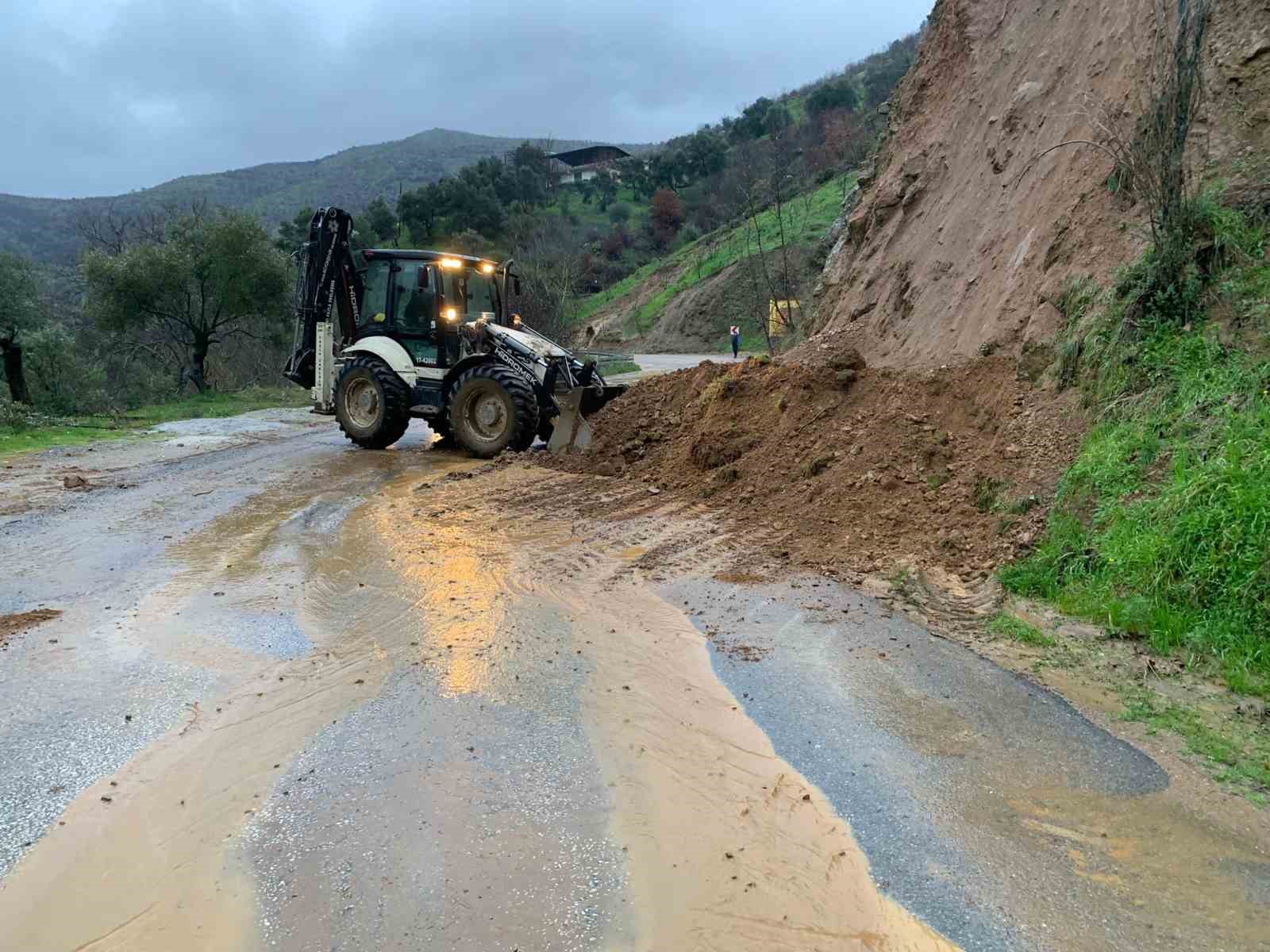 Aydın’da sağank yağışa karşı Büyükşehir ekiplerinden yoğun çalışma
