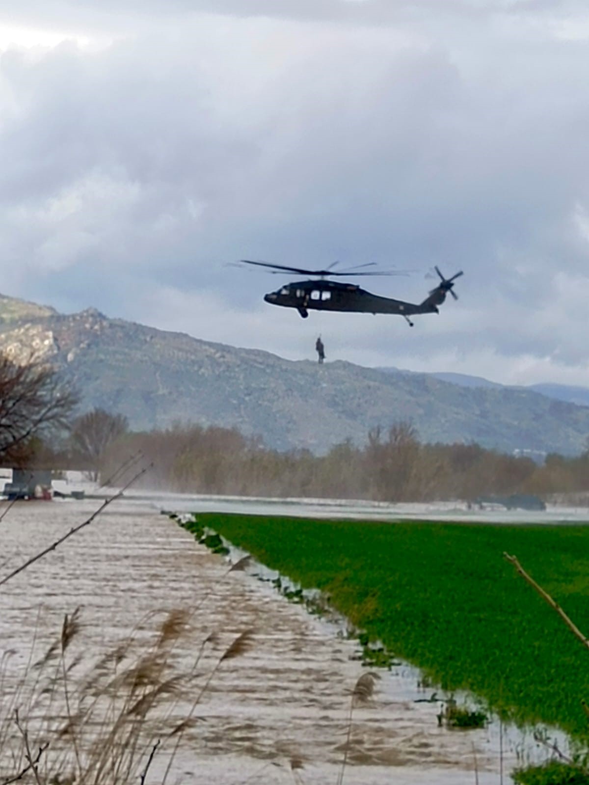 Aydın’da sel mağduru vatandaş helikopterle kurtarıldı
