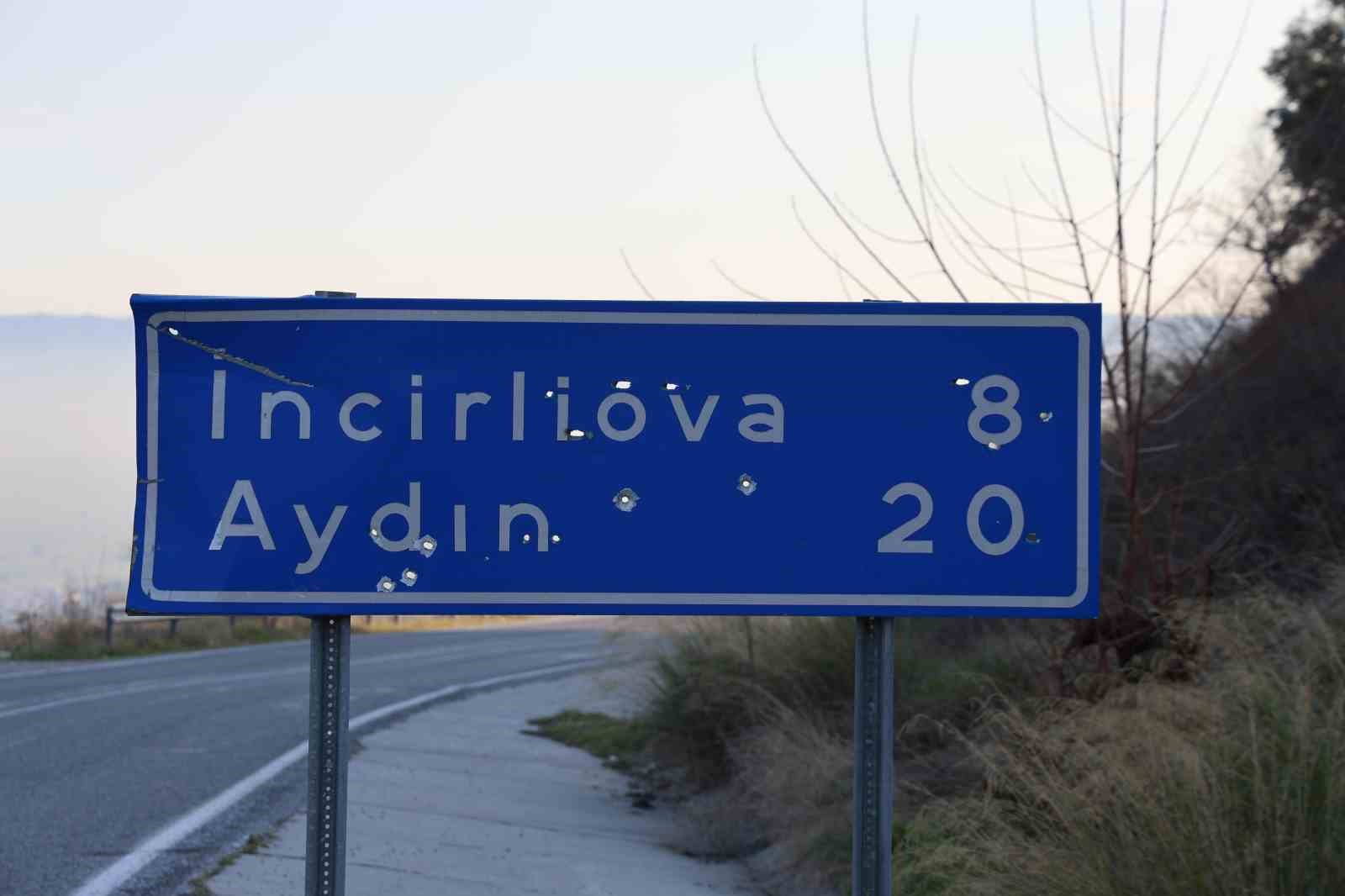 Aydın’da trafik levhaları kurşunların hedefi oldu
