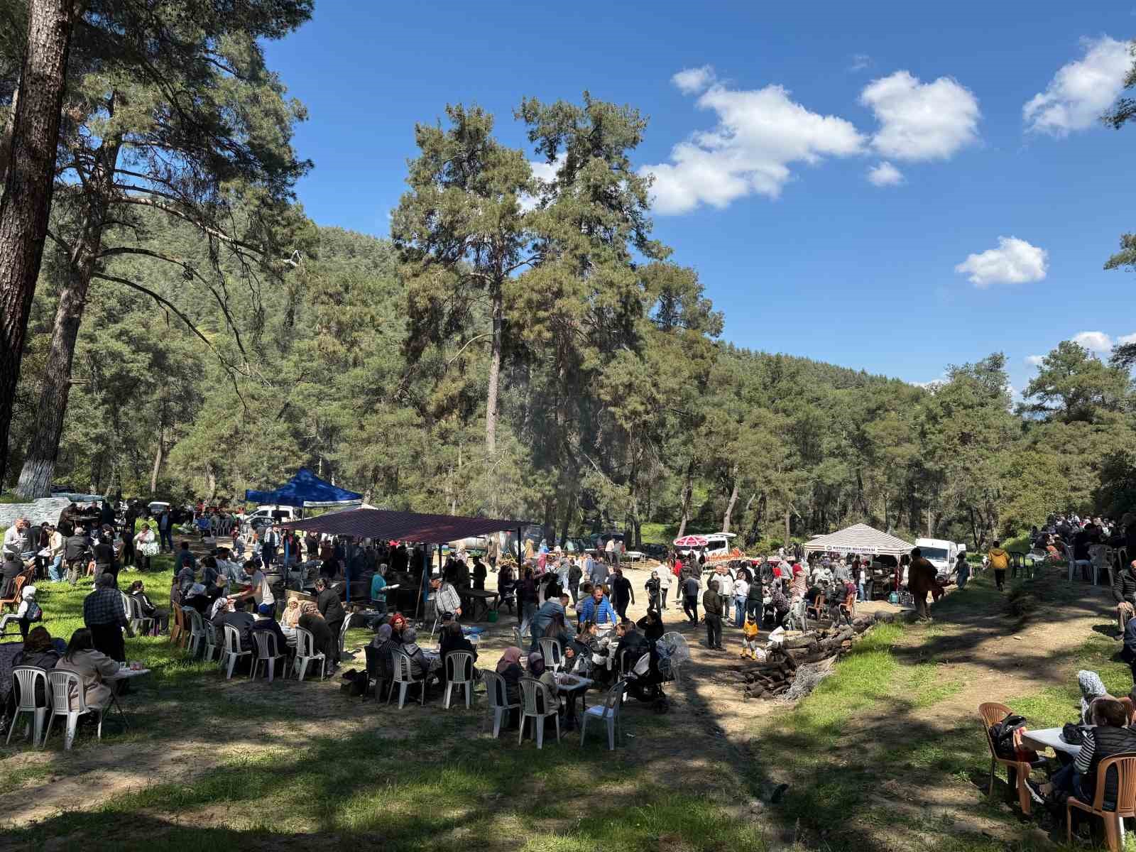 Aydın’daki 41 yıllık gelenek vatandaşları aynı sofrada buluşturdu
