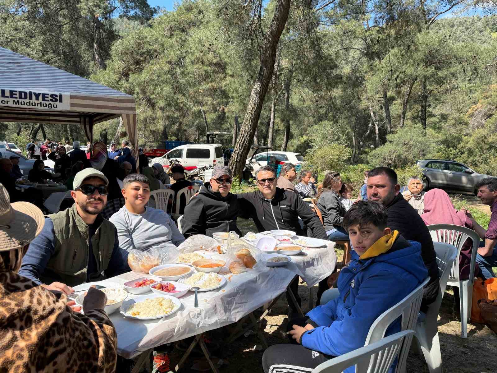 Aydın’daki 41 yıllık gelenek vatandaşları aynı sofrada buluşturdu
