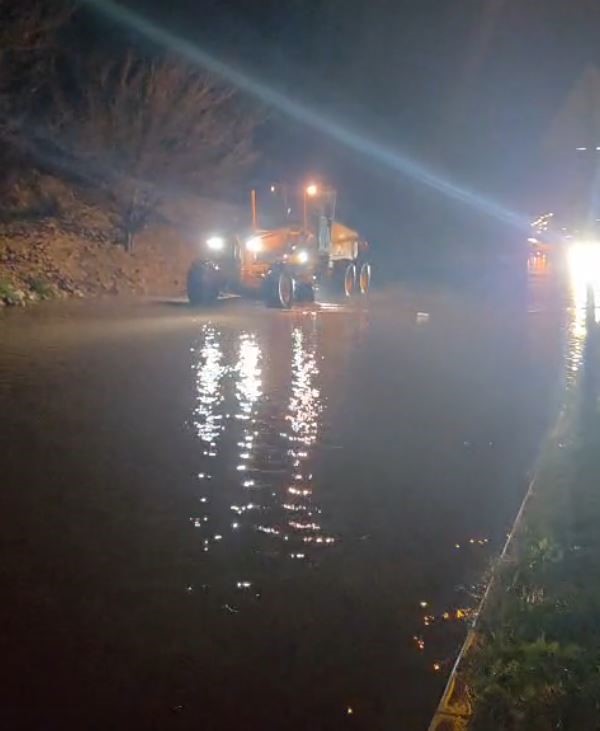 Aydın’ı sağanak vurdu: Söke ve Kuşadası yollarında ulaşım durdu
