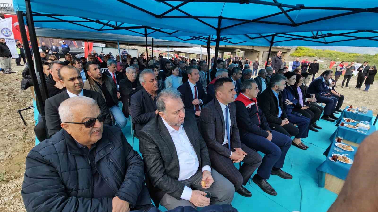 Aydın’ın ilek bahçeleri törenle hizmete açıldı
Aydın’ın ilek bahçeleri törenle hizmete açıldı