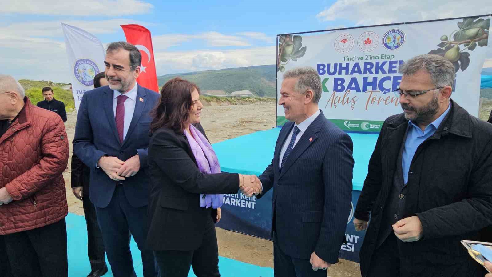 Aydın’ın ilek bahçeleri törenle hizmete açıldı
Aydın’ın ilek bahçeleri törenle hizmete açıldı