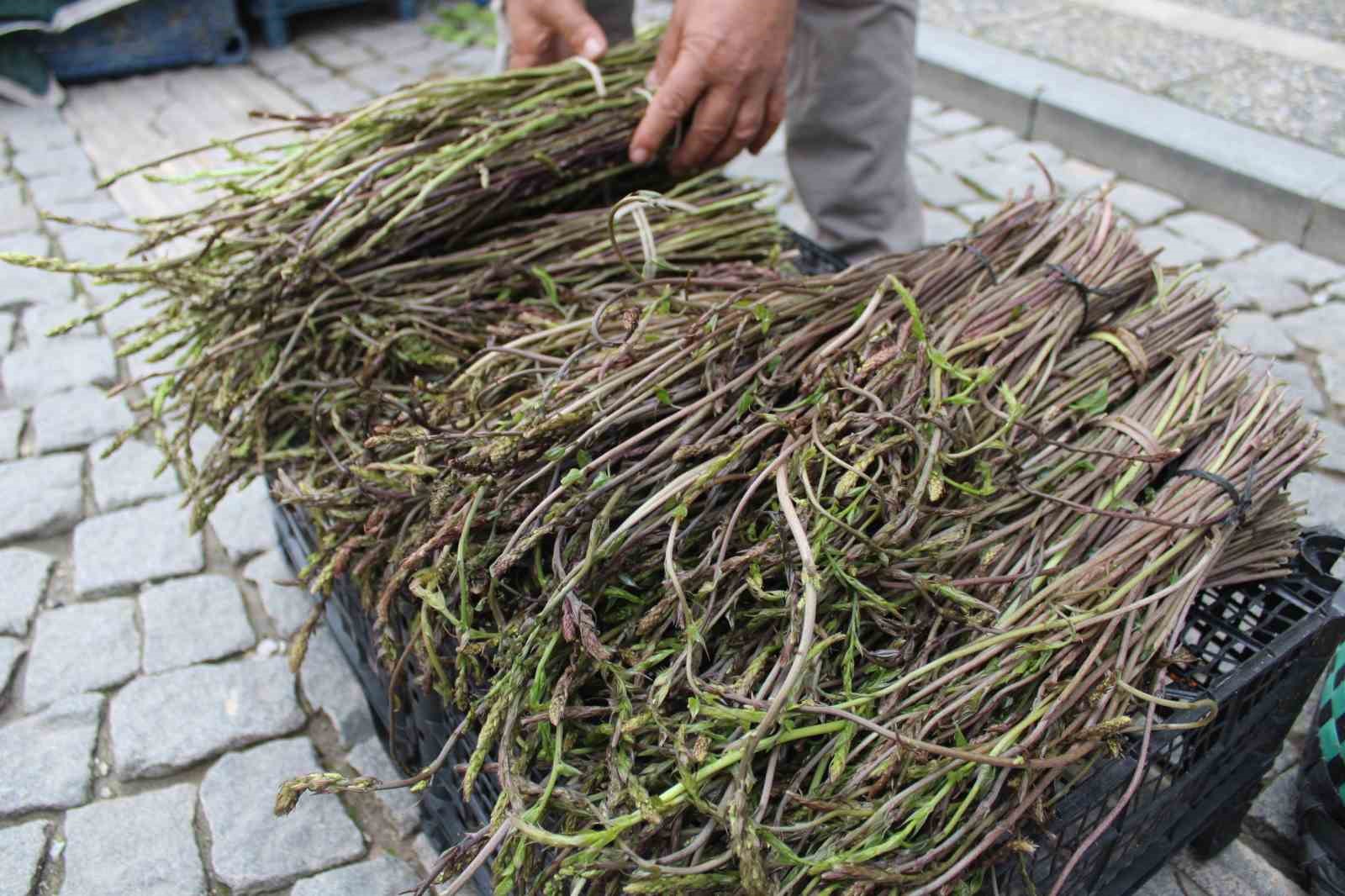Aydın’ın yöresel lezzeti kedirgen ve sarmaşıklar pazar tezgahlarını süslemeye başladı
