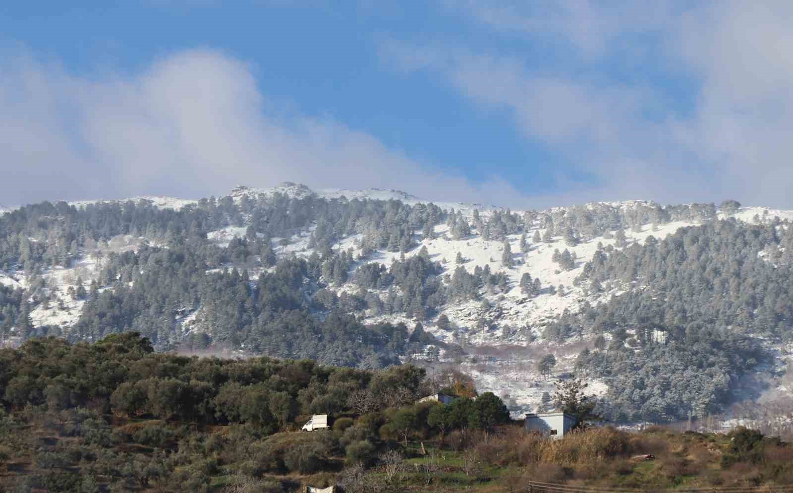 Aydın’ın yüksek kesimleri beyaza büründü
