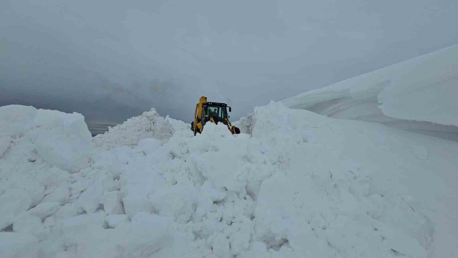 Aydınlar beldesinde karla mücadele çalışması
