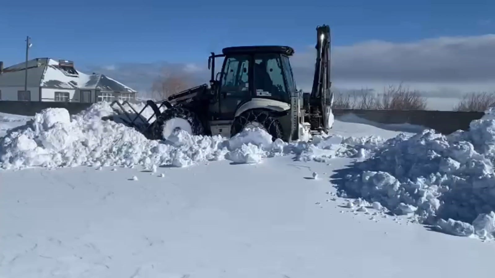 Aydınlar Belediyesi köylülerin imdadına yetişti
