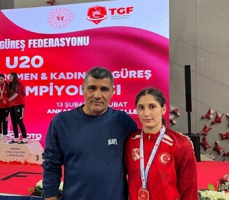 Aydınlı güreşçiler Türkiye Şampiyonası’ndan madalyalarla döndü
