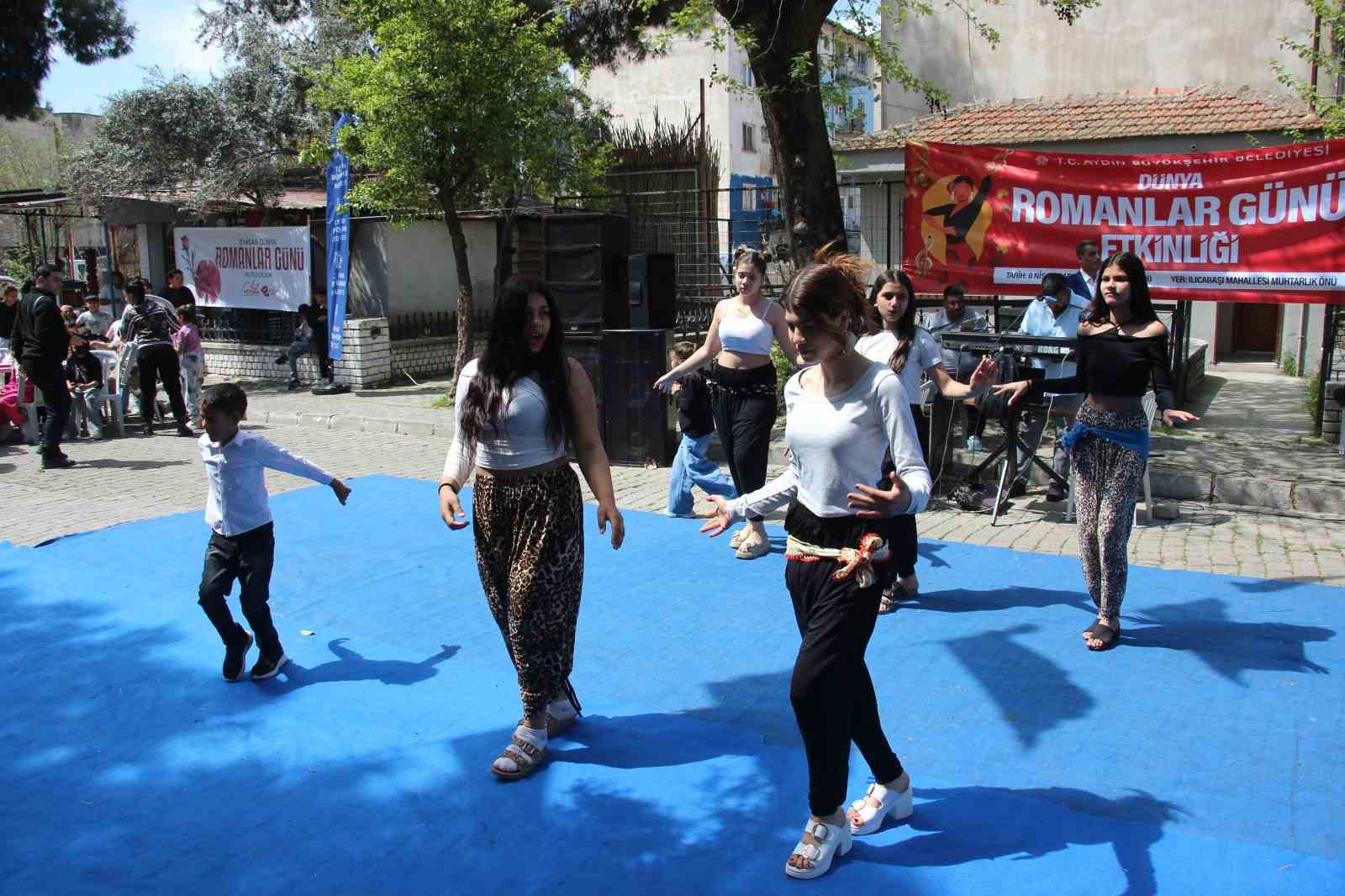 Aydınlı Romanlar günlerini doyasıya eğlenerek kutladı
