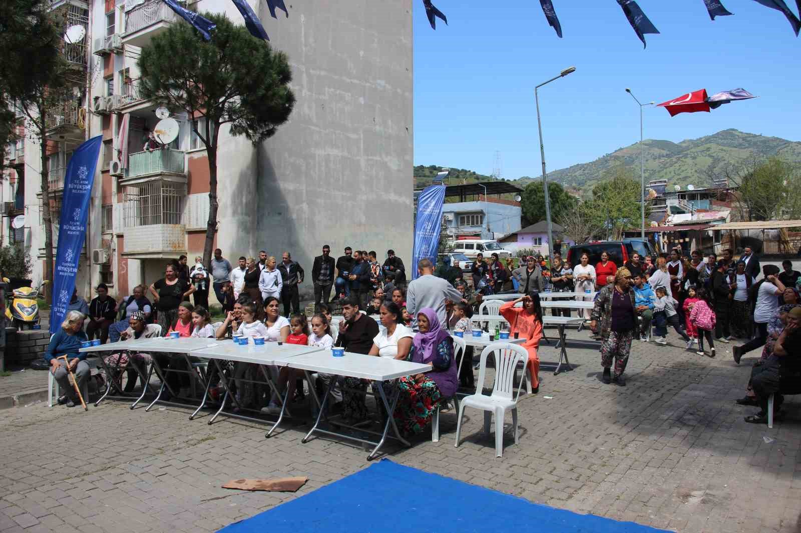 Aydınlı Romanlar günlerini doyasıya eğlenerek kutladı
