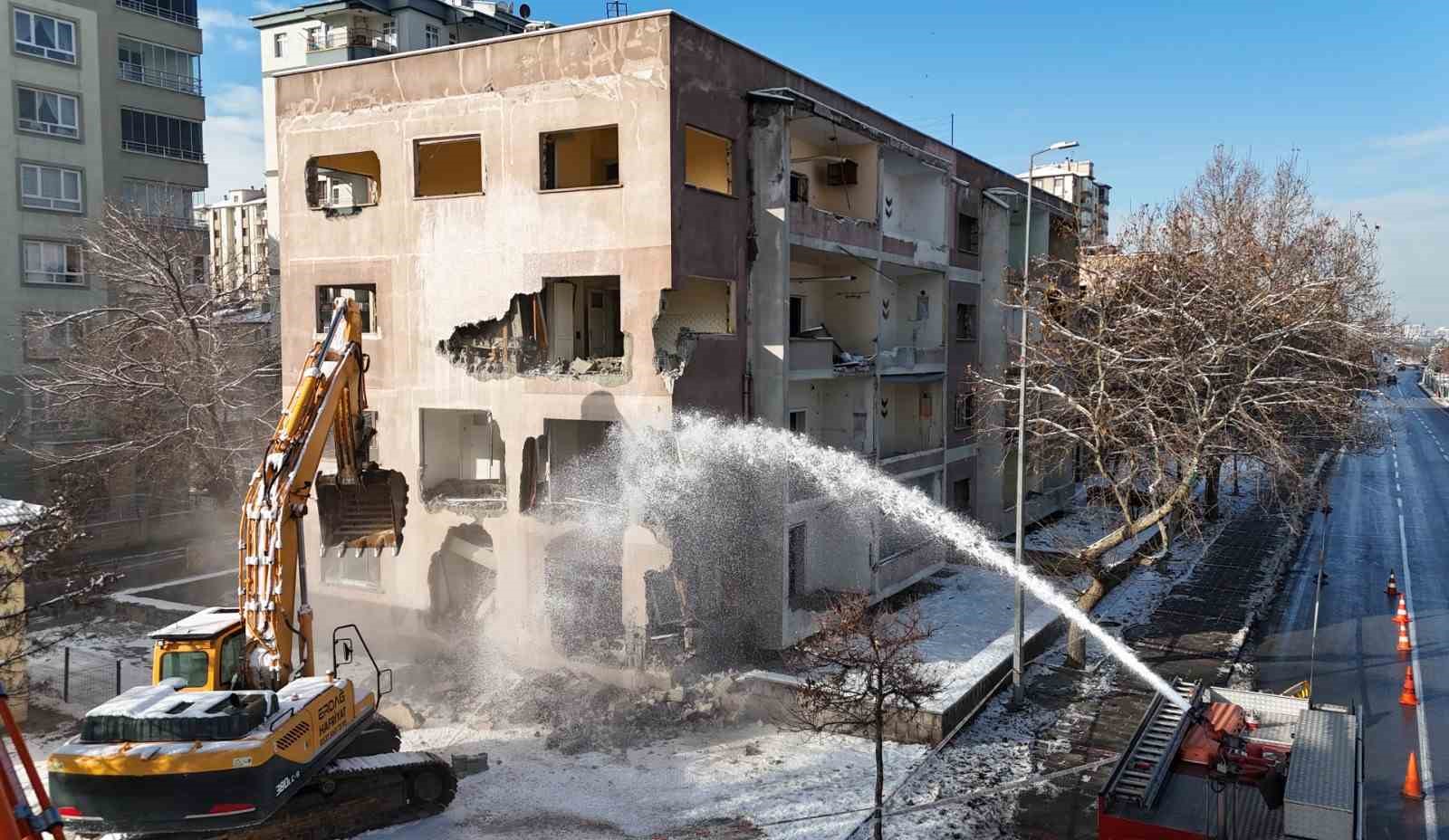 Aydınlıkevler mahallesinde kentsel dönüşüm başladı
