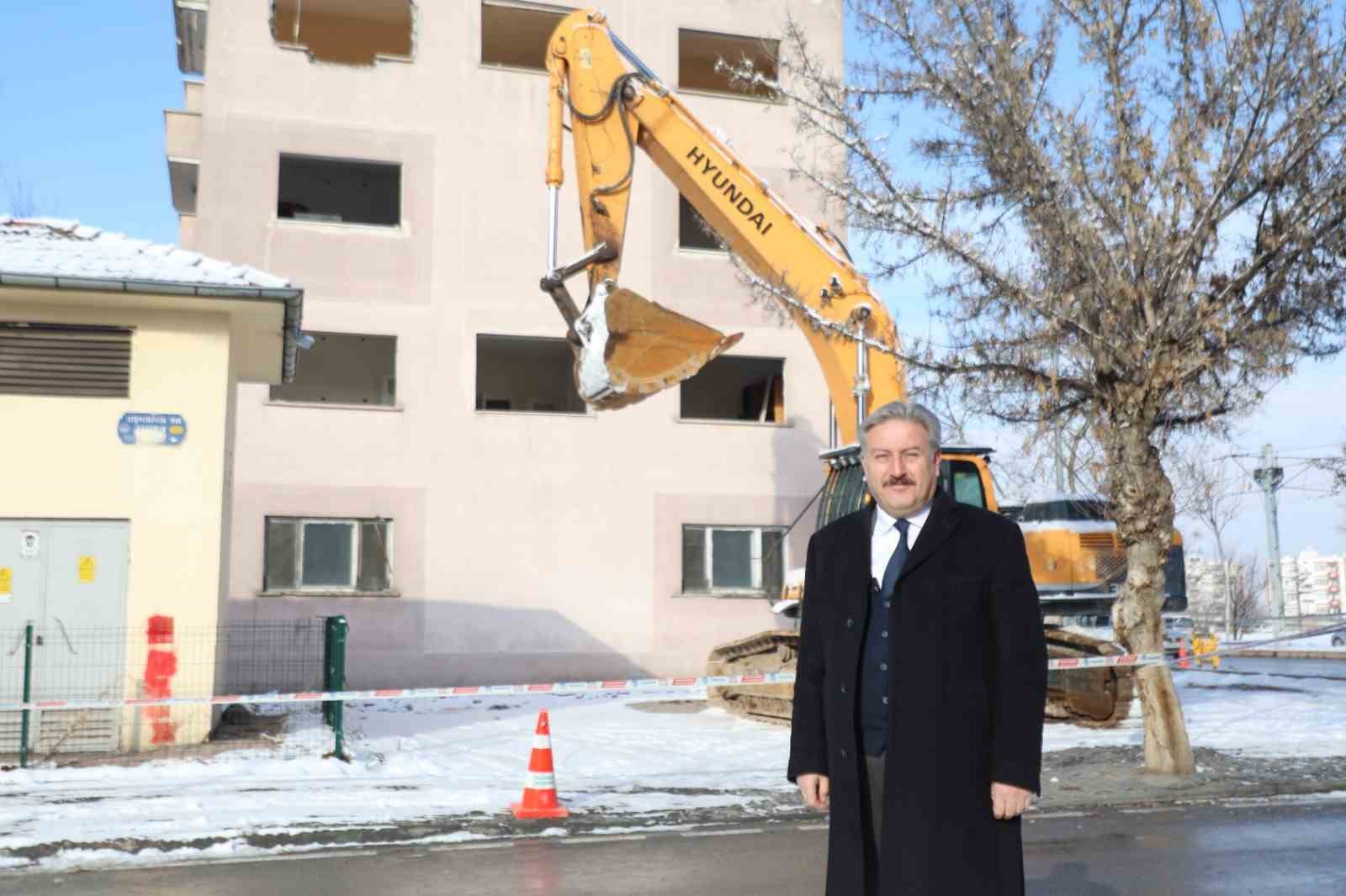 Aydınlıkevler mahallesinde kentsel dönüşüm başladı
