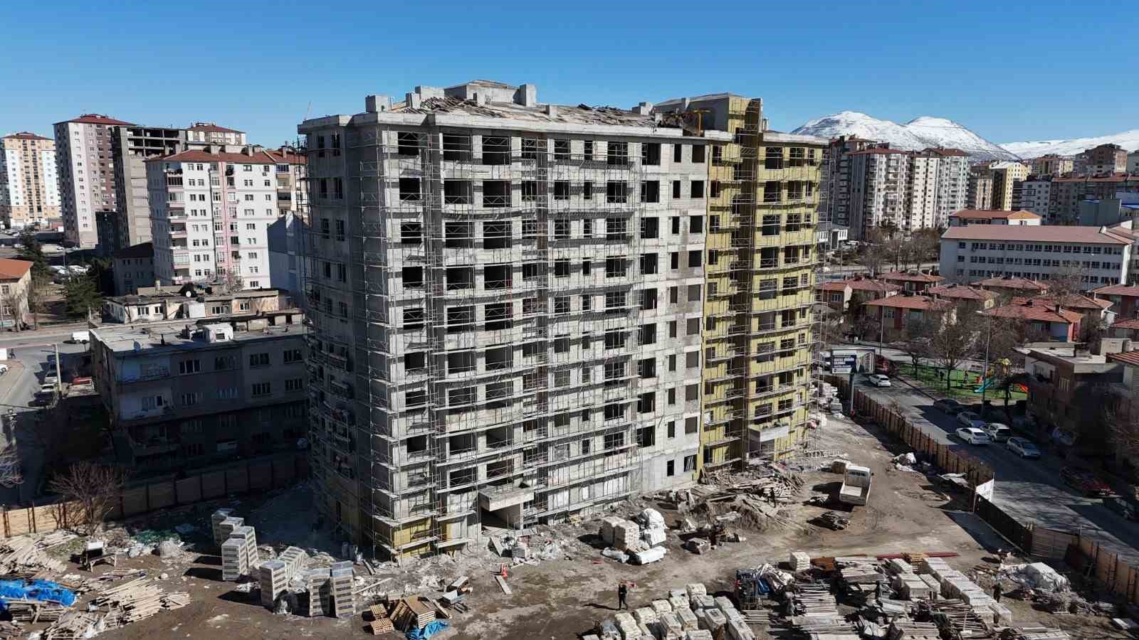 Aydınlıkevler’de kentsel dönüşüm hızla yükseliyor
