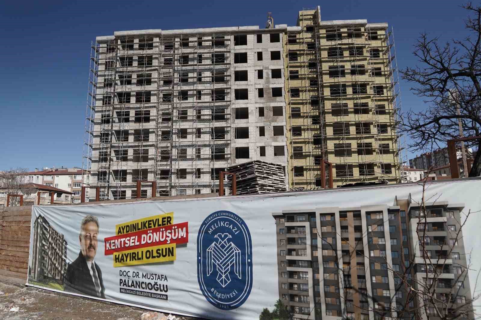 Aydınlıkevler’de kentsel dönüşüm hızla yükseliyor
