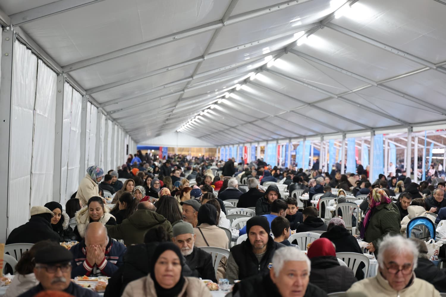 Aydınlılar Büyükşehir Belediyesi’nin iftar sofralarında buluşuyor

