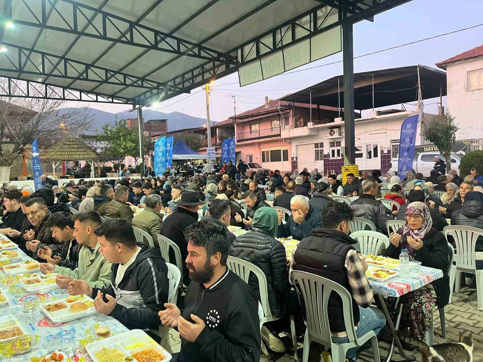 Aydınlılar Büyükşehir’in iftar sofrasında bir araya geldi

