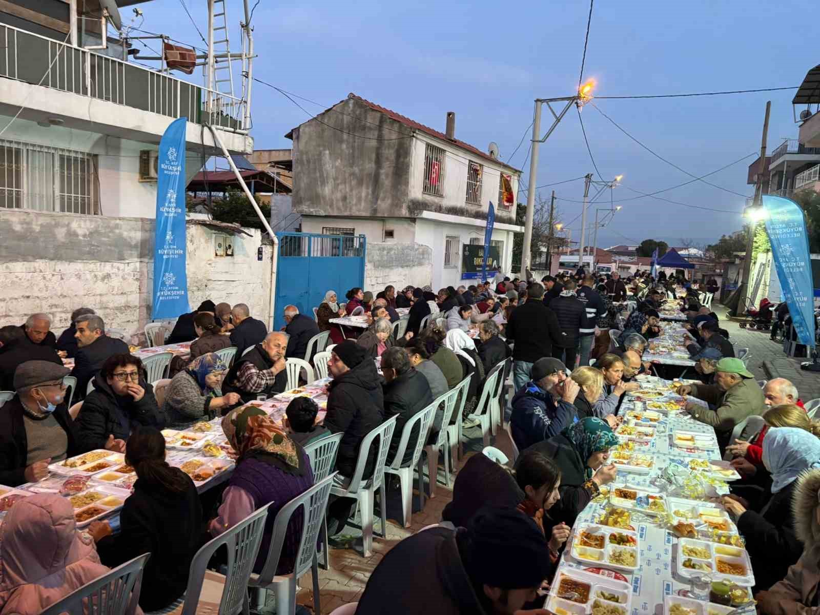 Aydınlılar Büyükşehir’in iftar sofrasında bir araya geldi
