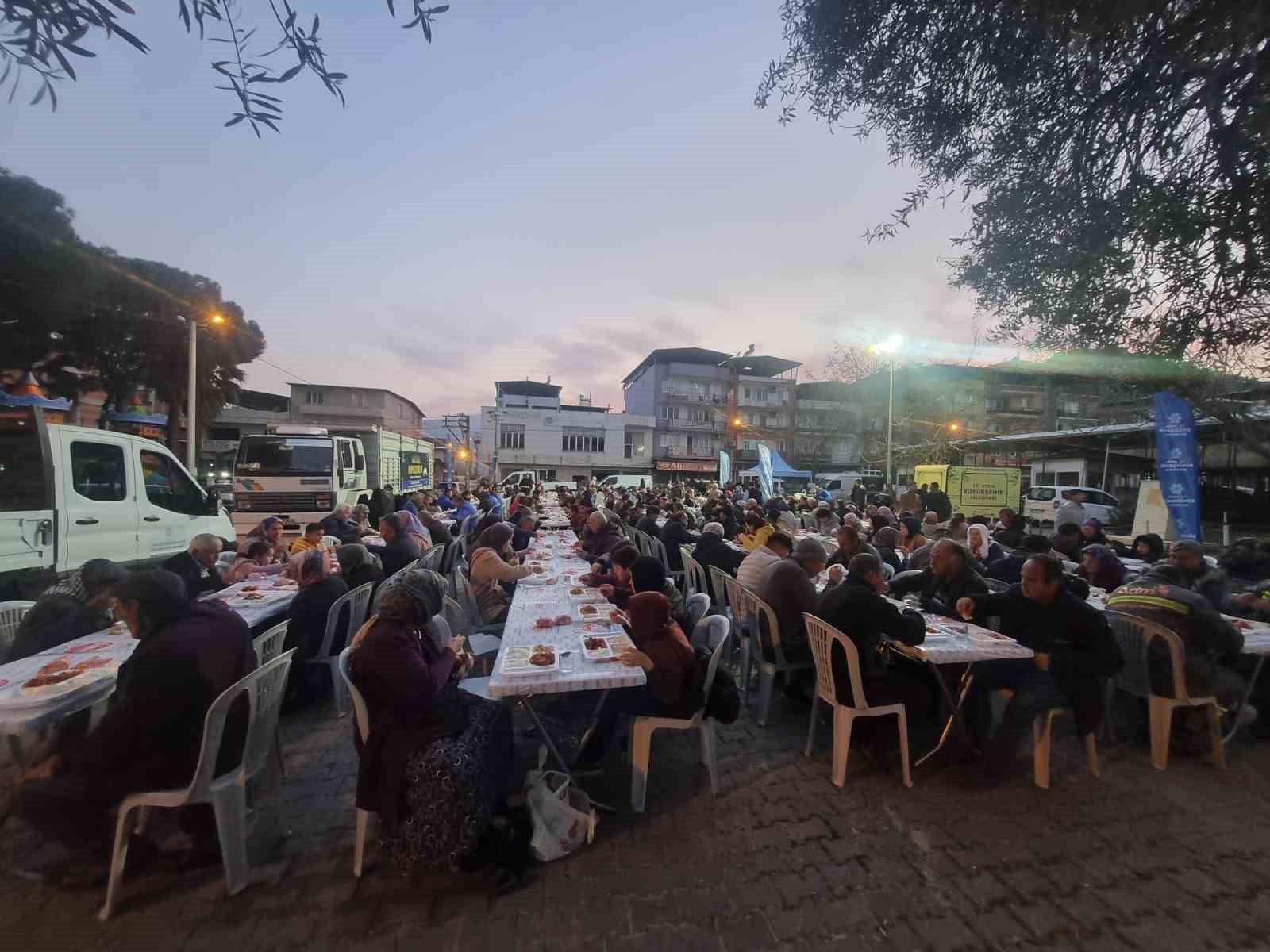 Aydınlılar Büyükşehir’in iftar sofrasında bir araya geldi
