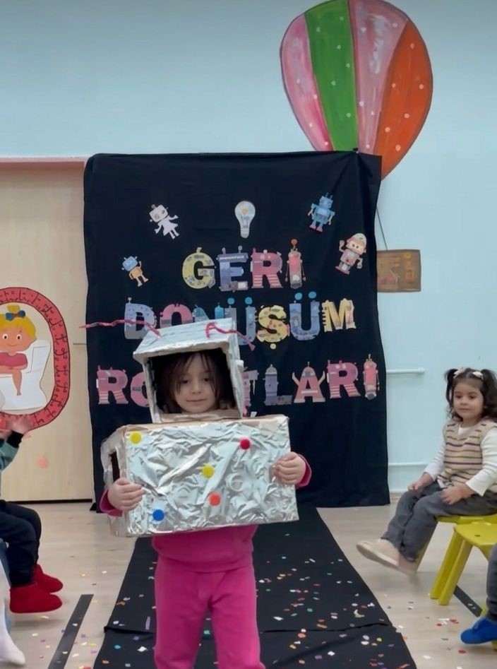 Aydıntepe’de geri dönüşüm malzemeleriyle robot defilesi yapıldı
