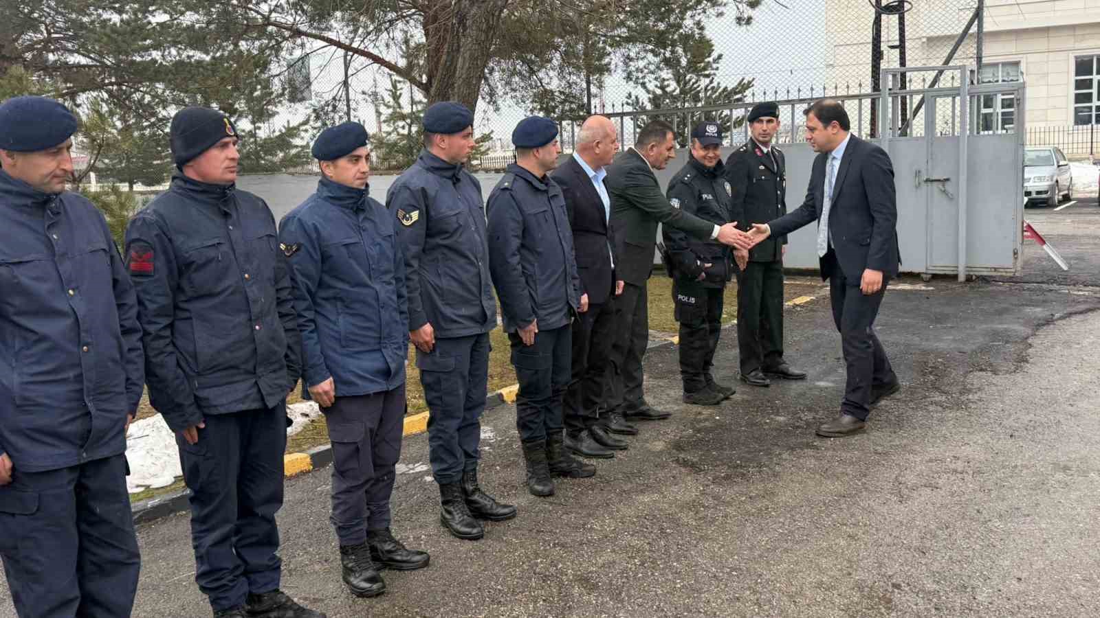 Aydıntepe’de vatandaşların ve görev başındaki personelin bayramı kutlandı

