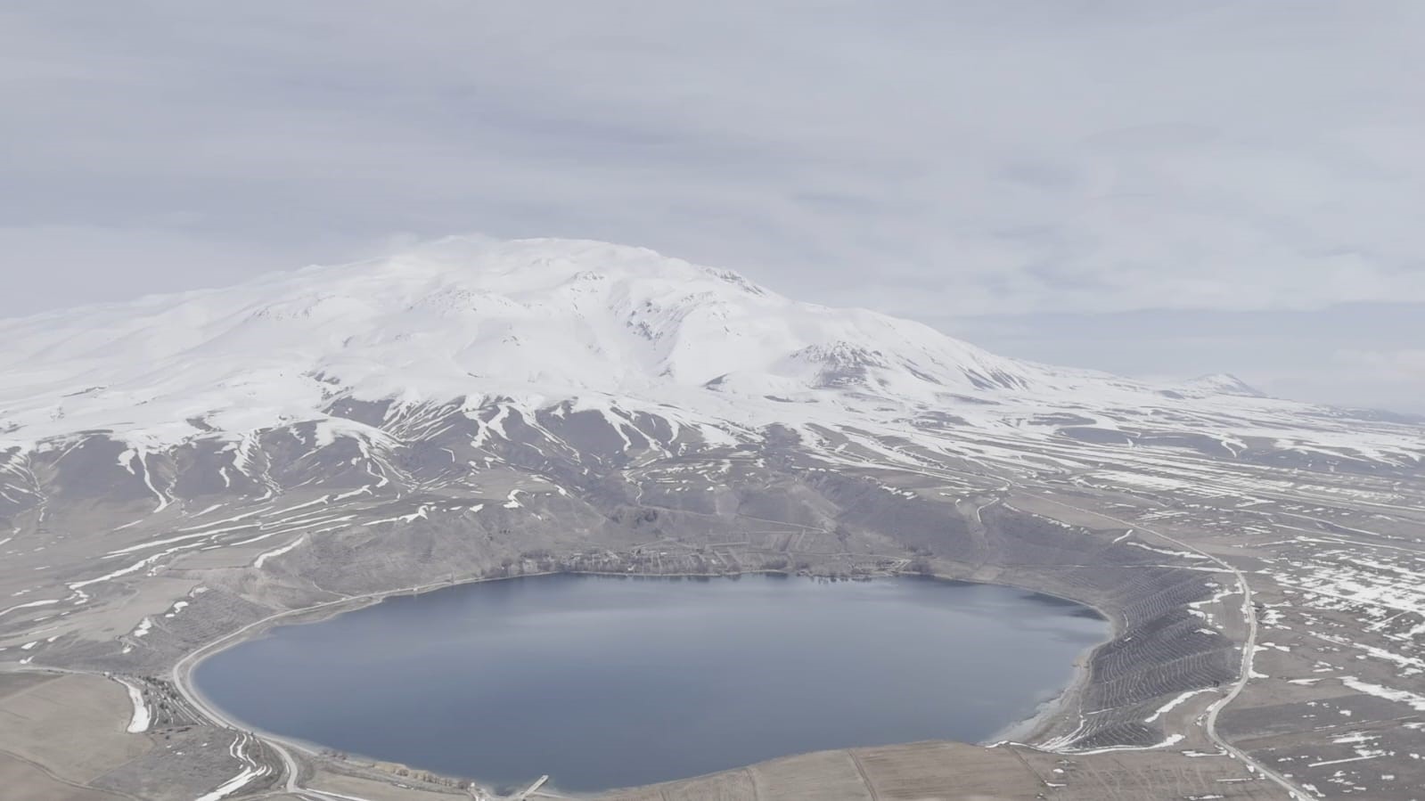Aygır Gölü, her mevsimde bambaşka bir görünüme sahip
