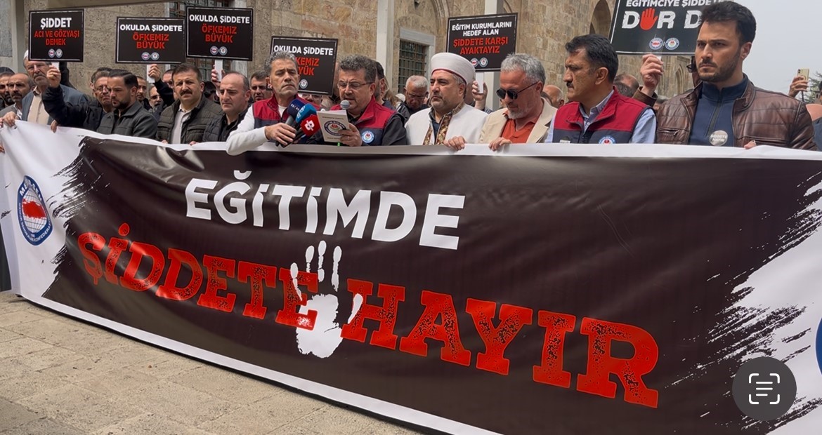 Ayla öğretmen ve 8 öğrenci için Bursa’da gıyabi cenaze namazı kılındı
