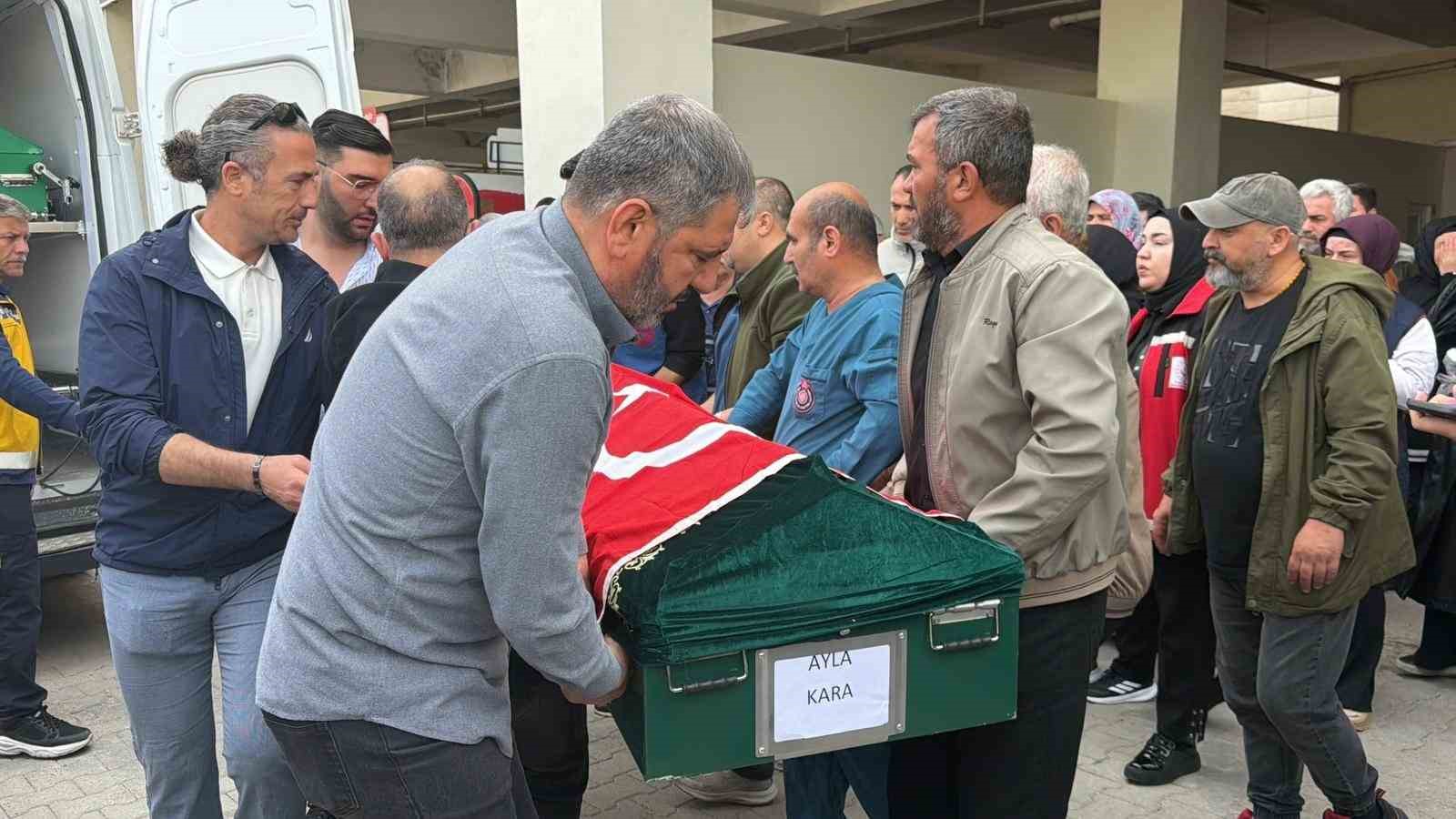 Ayla öğretmenin cenazesi yakınları tarafından hastane morgundan alındı
